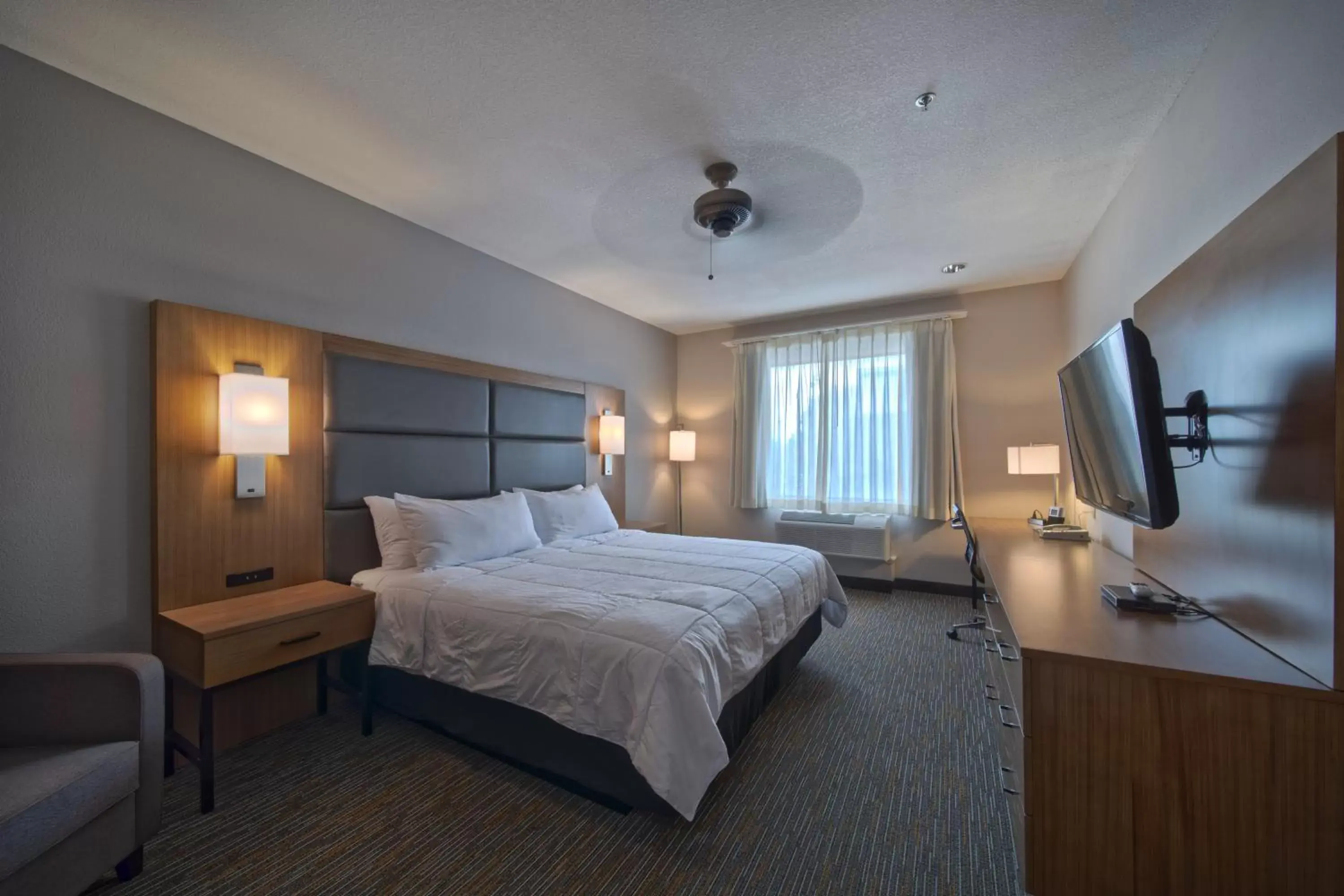 Bedroom, Bed in Wingate by Wyndham Houston Bush Intercontinental Airport