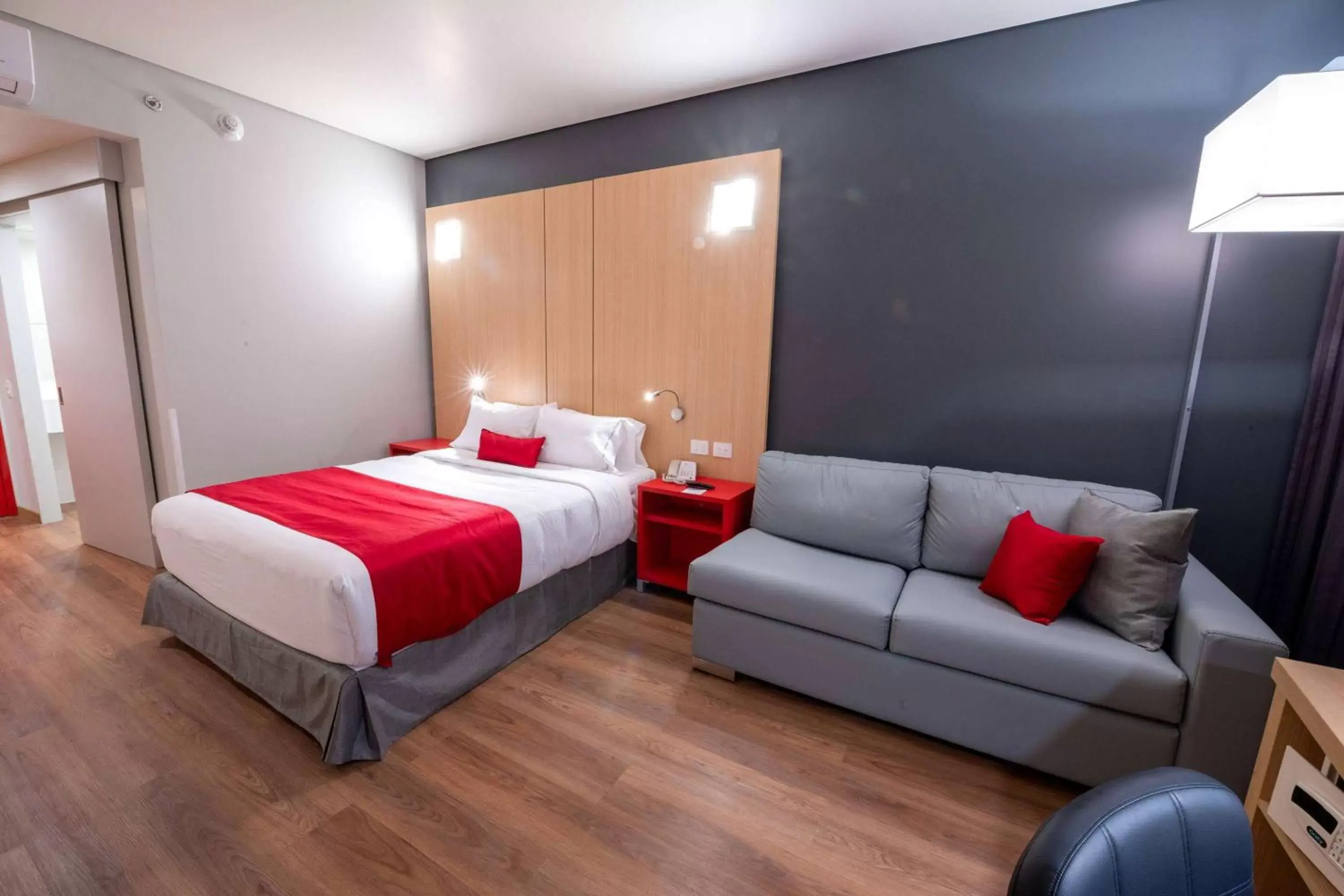 Photo of the whole room, Bed in Ramada Encore by Wyndham Guadalajara Aeropuerto