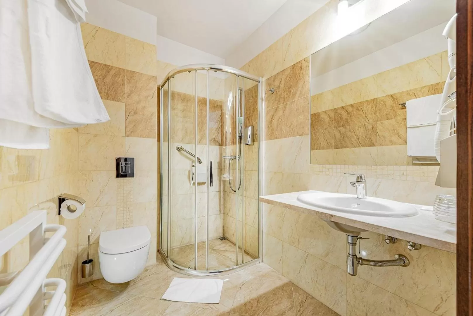 Small Double Room in Hotel Młyn Aqua Spa Biblioteka