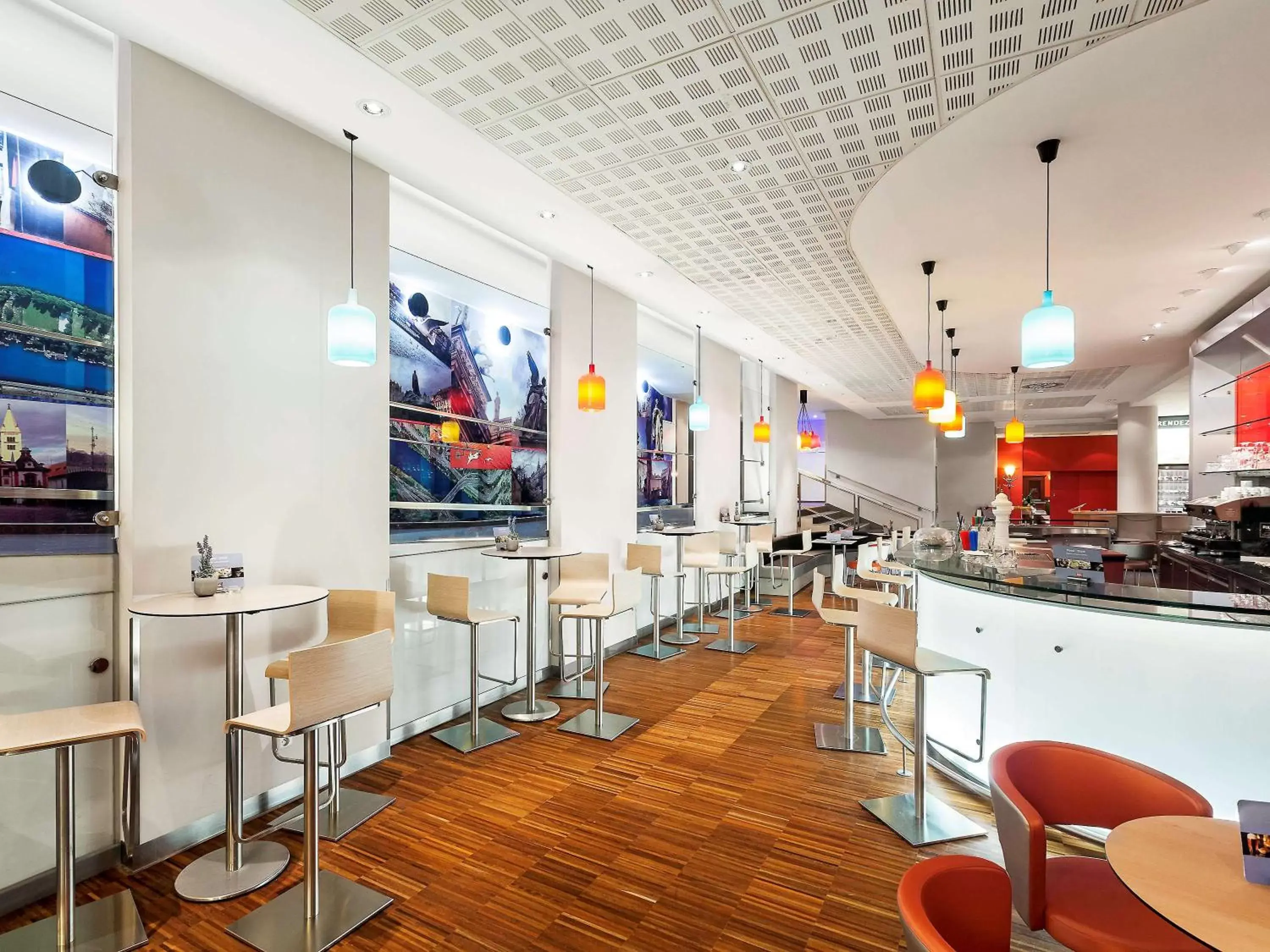 Lounge or bar, Restaurant/Places to Eat in Ibis Praha Old Town