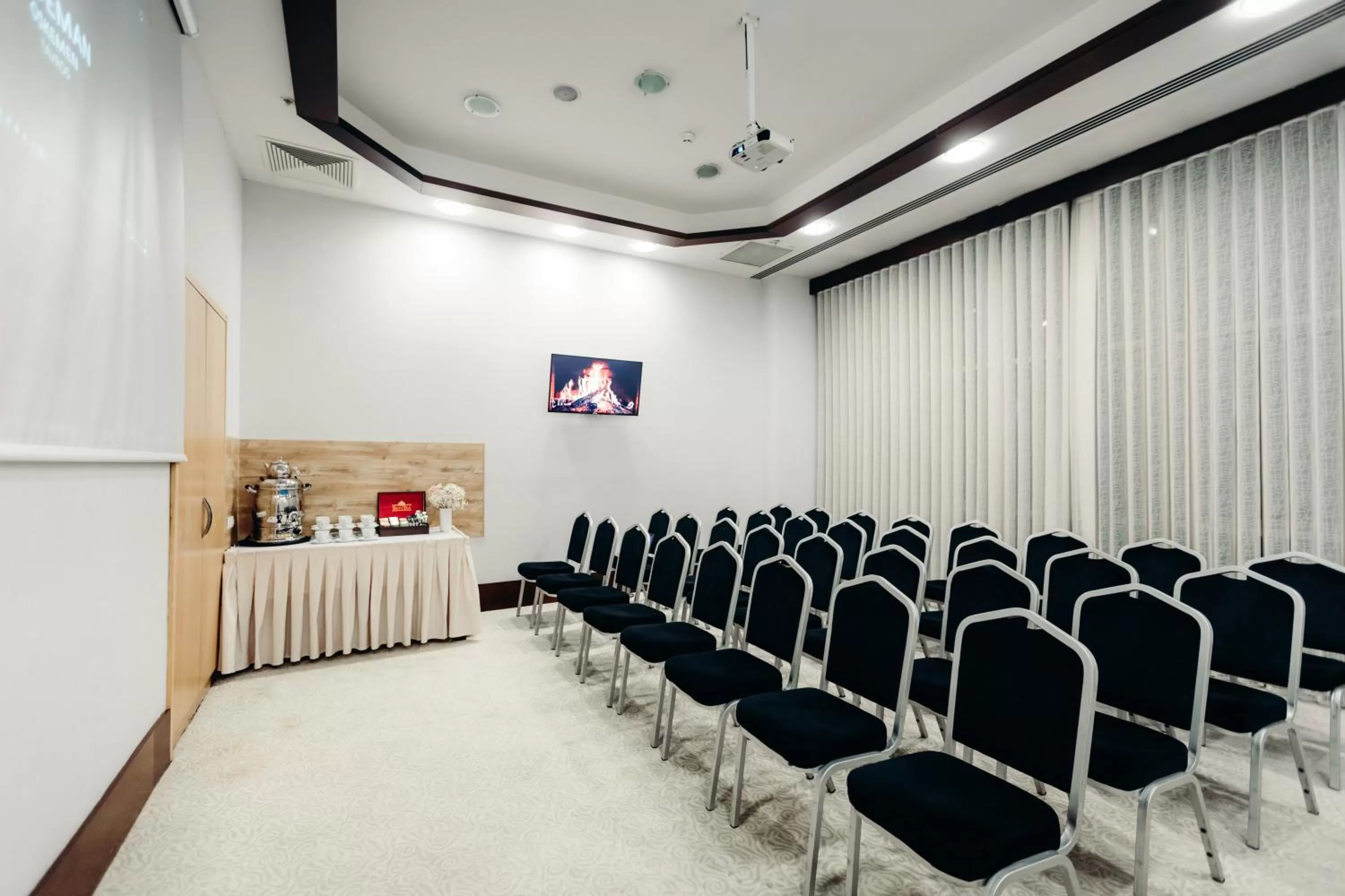 Meeting/conference room in Dedeman Oskemen Hotel