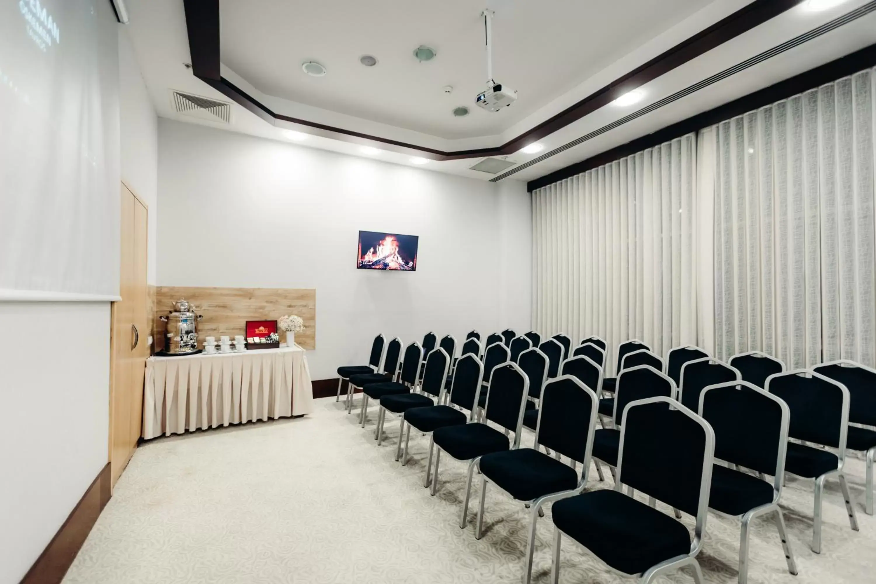 Meeting/conference room in Dedeman Oskemen Tavros Hotel
