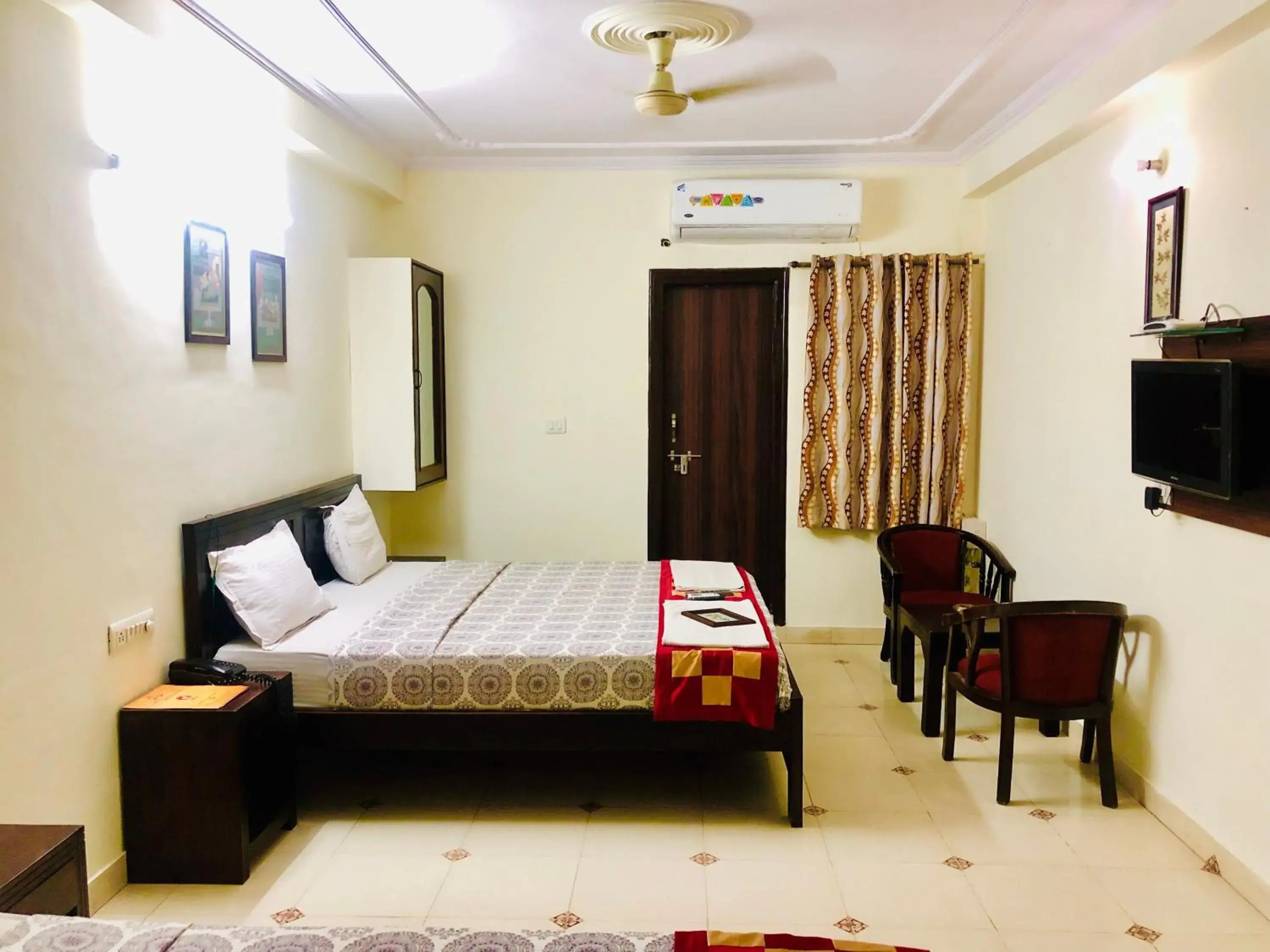 Photo of the whole room, Bed in Tuk Tuk Backpackers- Near Jaipur Train Station Photo of the whole room, Bed in Tuk Tuk Backpackers- Near Jaipur Train Station