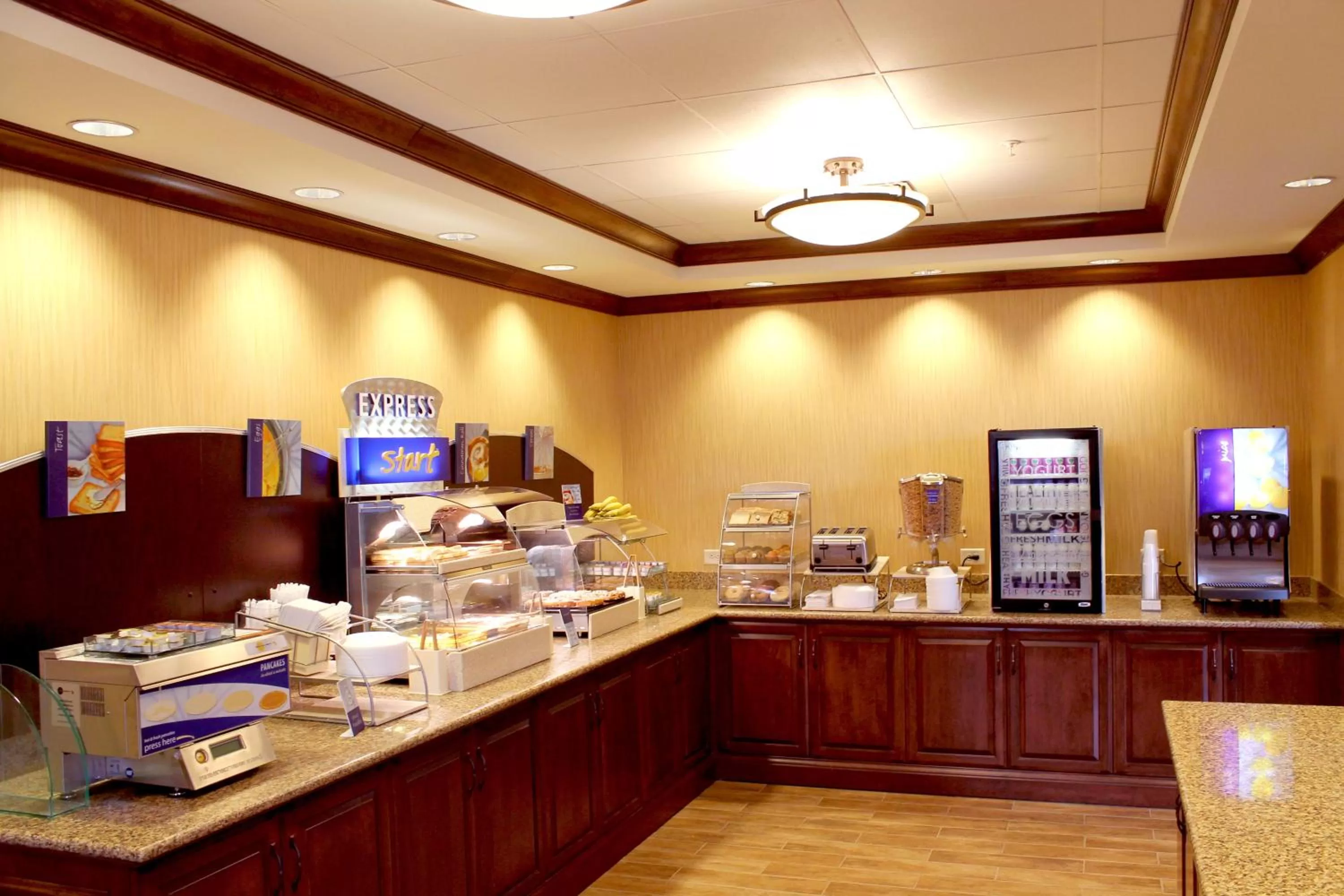 Breakfast in Holiday Inn Express & Suites Paducah West by IHG