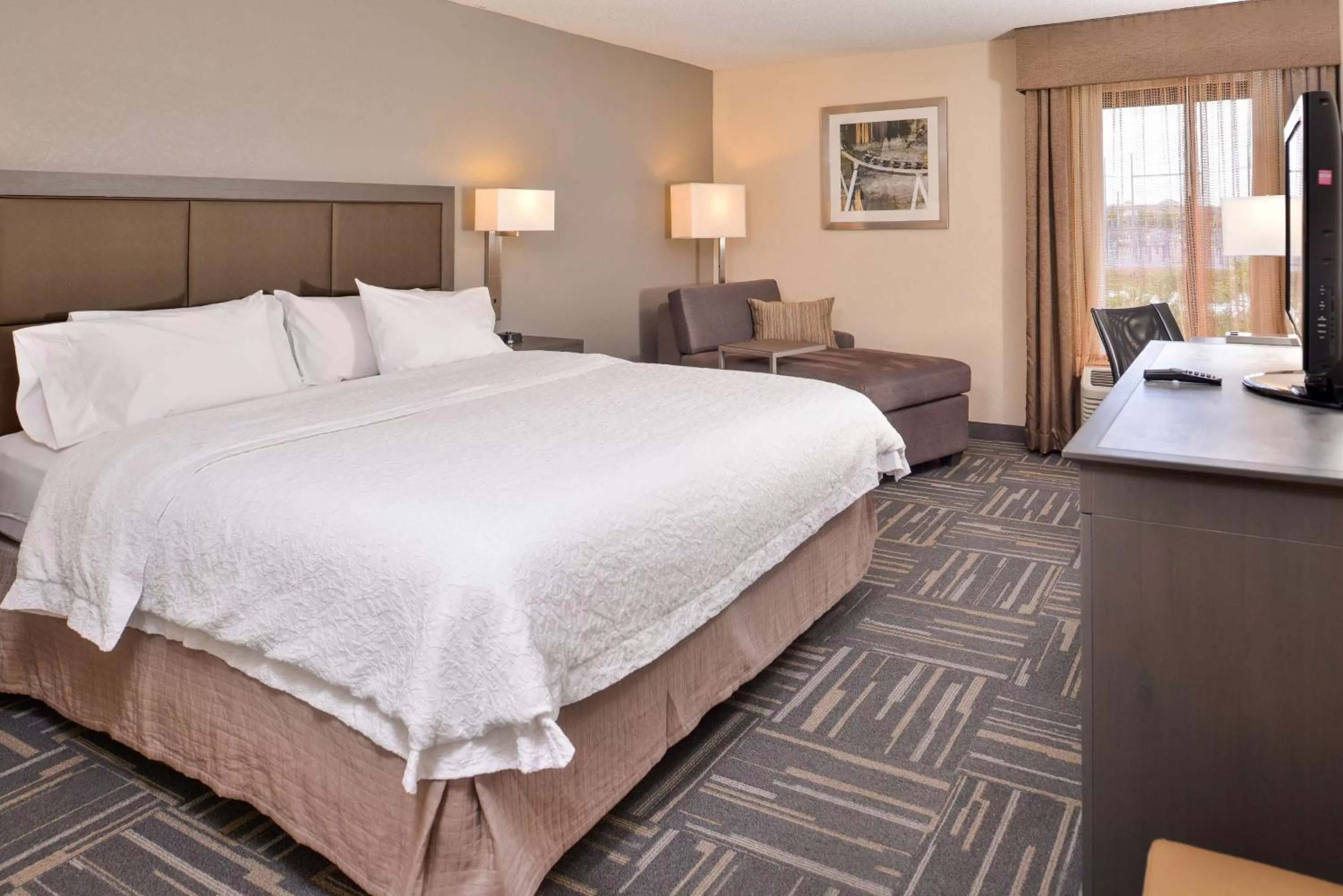 Bed in Hampton Inn Closest to Universal Orlando