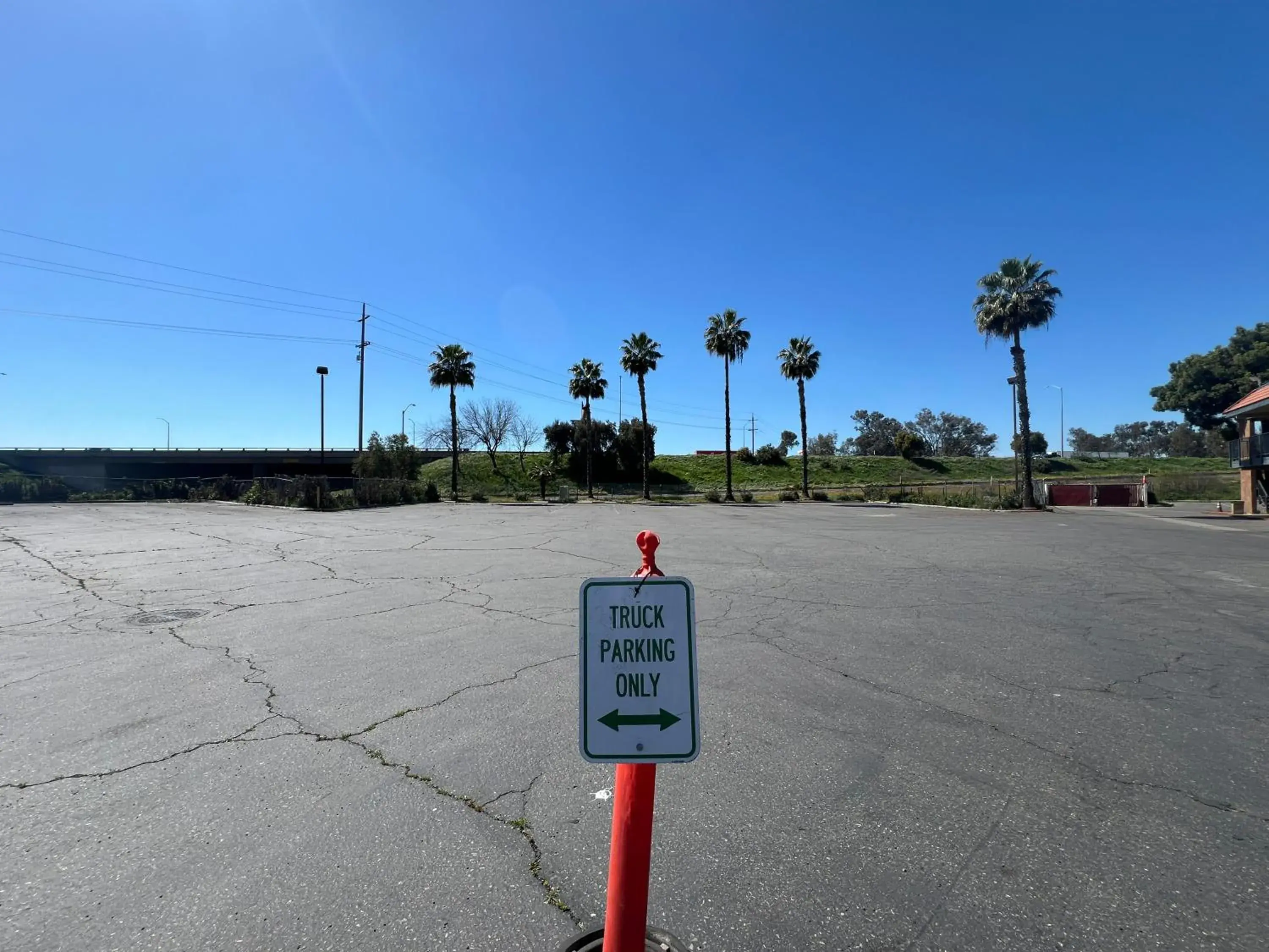 Parking in Vagabond Inn Fresno