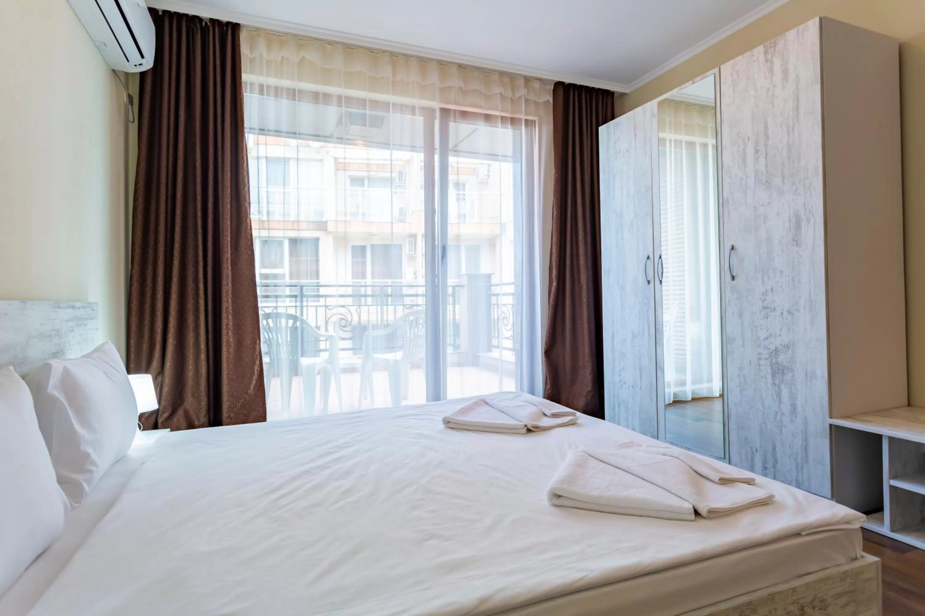 Bed in Rose Gardens Apart Hotel