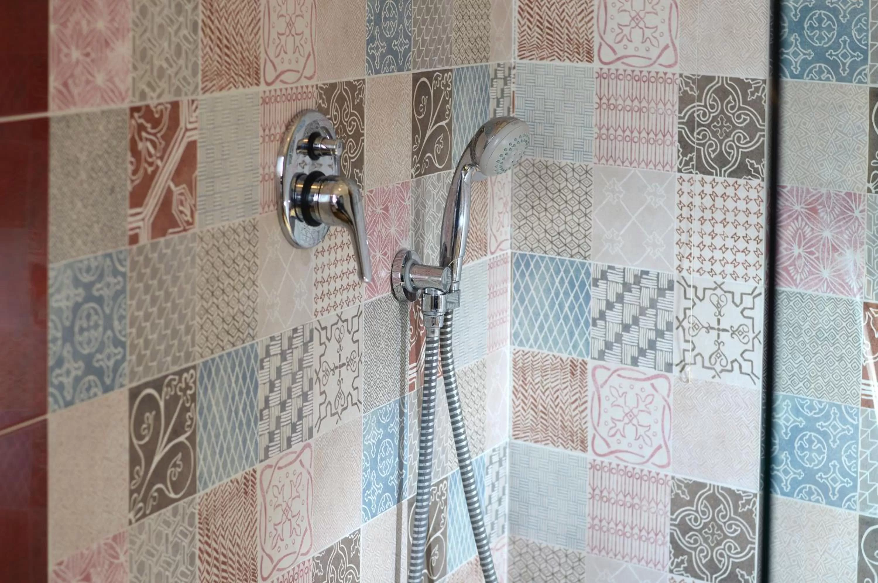 Shower in Pinto-Storey Hotel