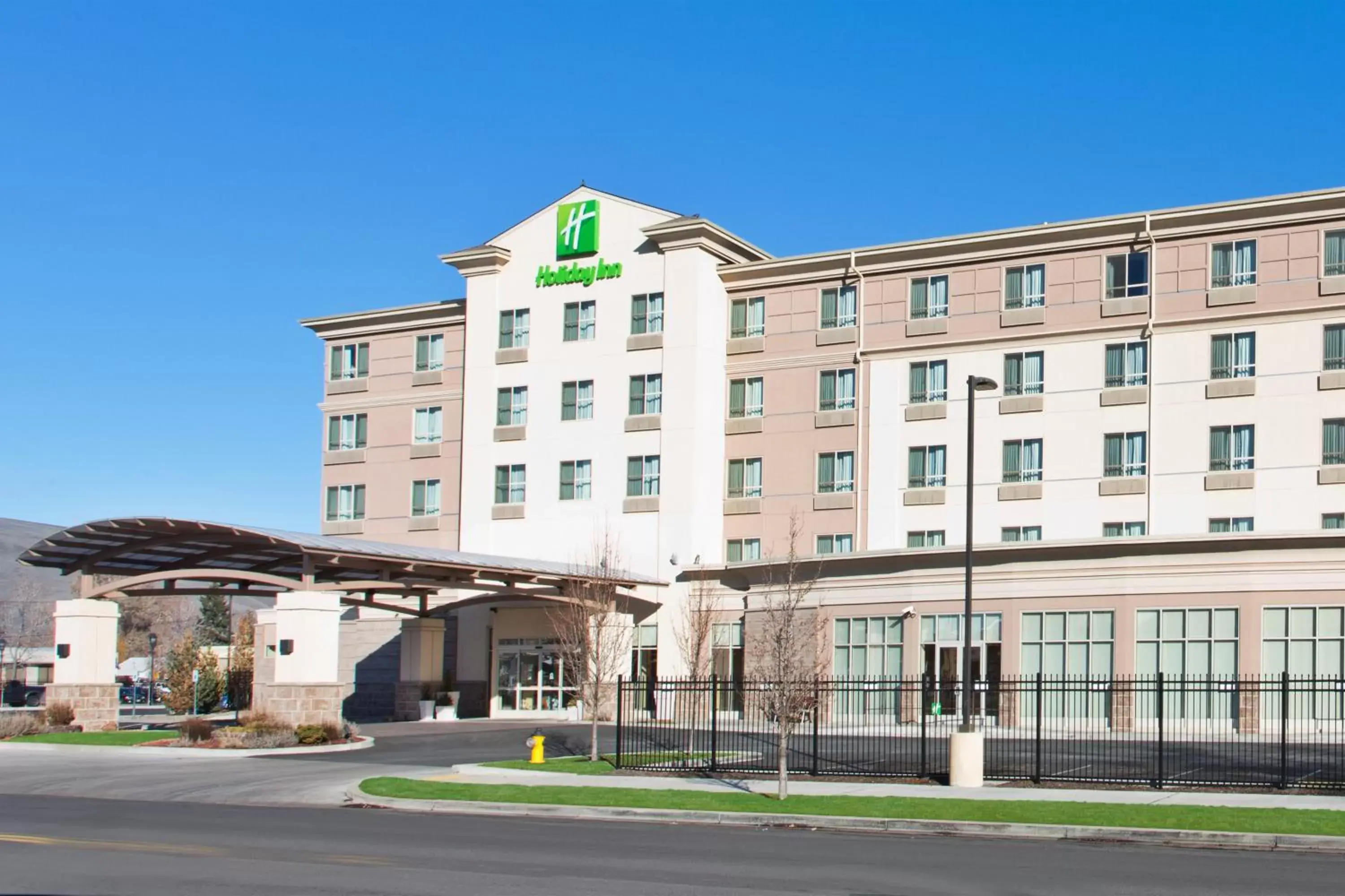 Property Building in Holiday Inn Yakima, an IHG Hotel