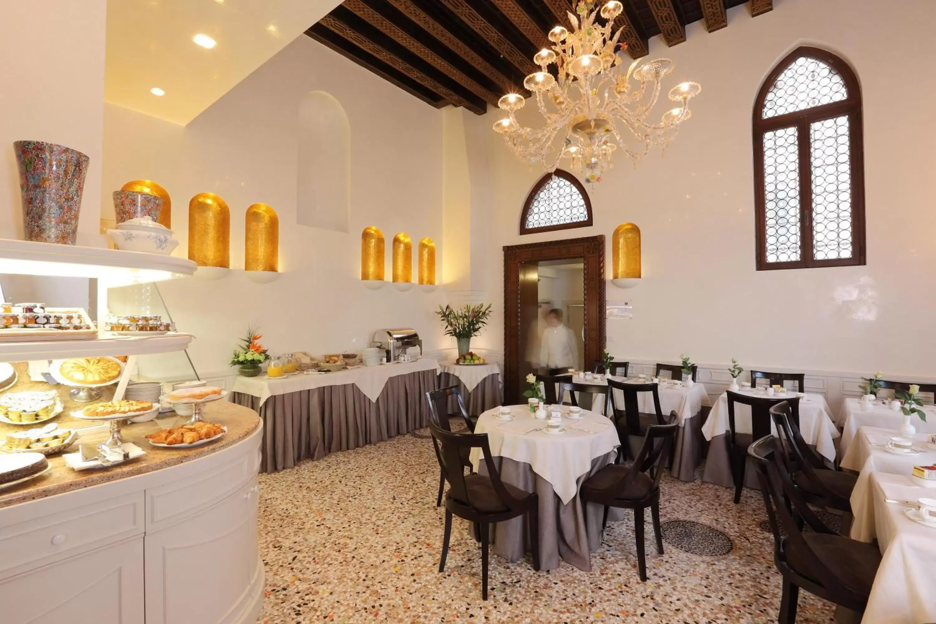 Buffet breakfast, Restaurant/Places to Eat in Hotel Palazzo Stern