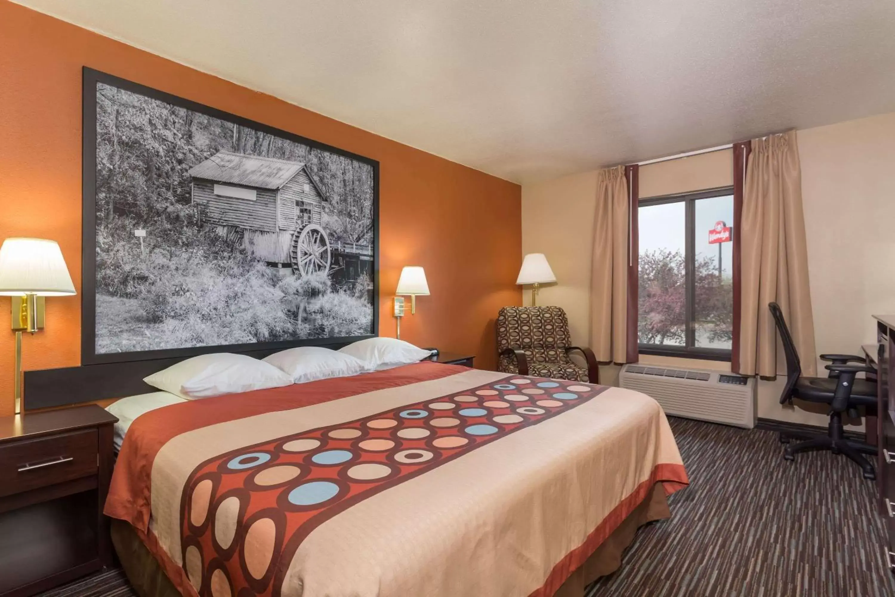 Photo of the whole room, Bed in Super 8 by Wyndham Germantown/Milwaukee