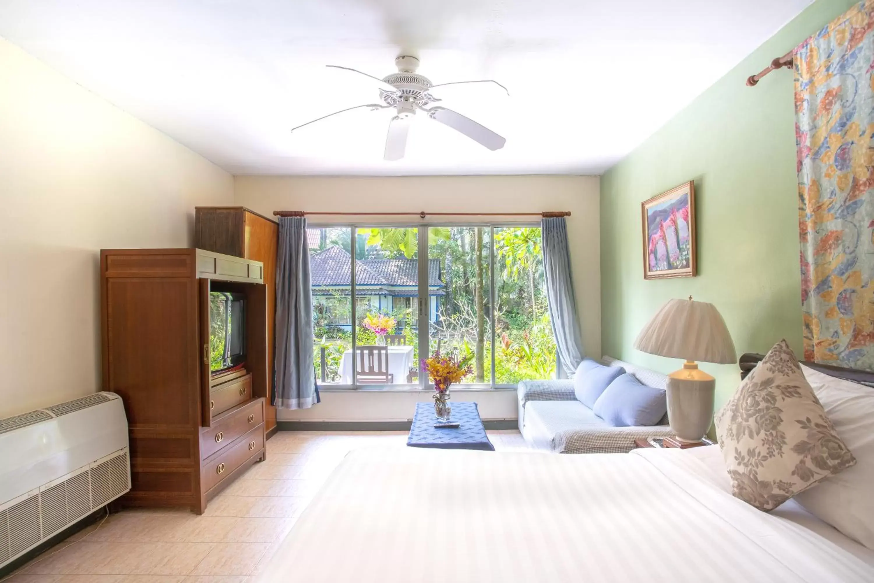 Bedroom in Koh Chang Cliff Beach Resort