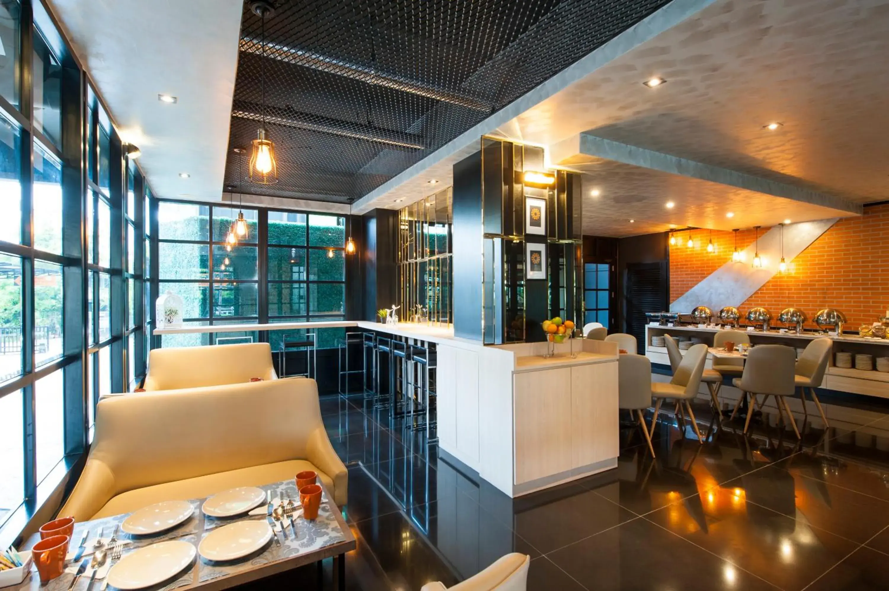 Restaurant/places to eat in Marigold Sukhumvit - Free Shuttle to BTS Bearing Station Restaurant/places to eat in Marigold Sukhumvit - Free Shuttle to BTS Bearing Station