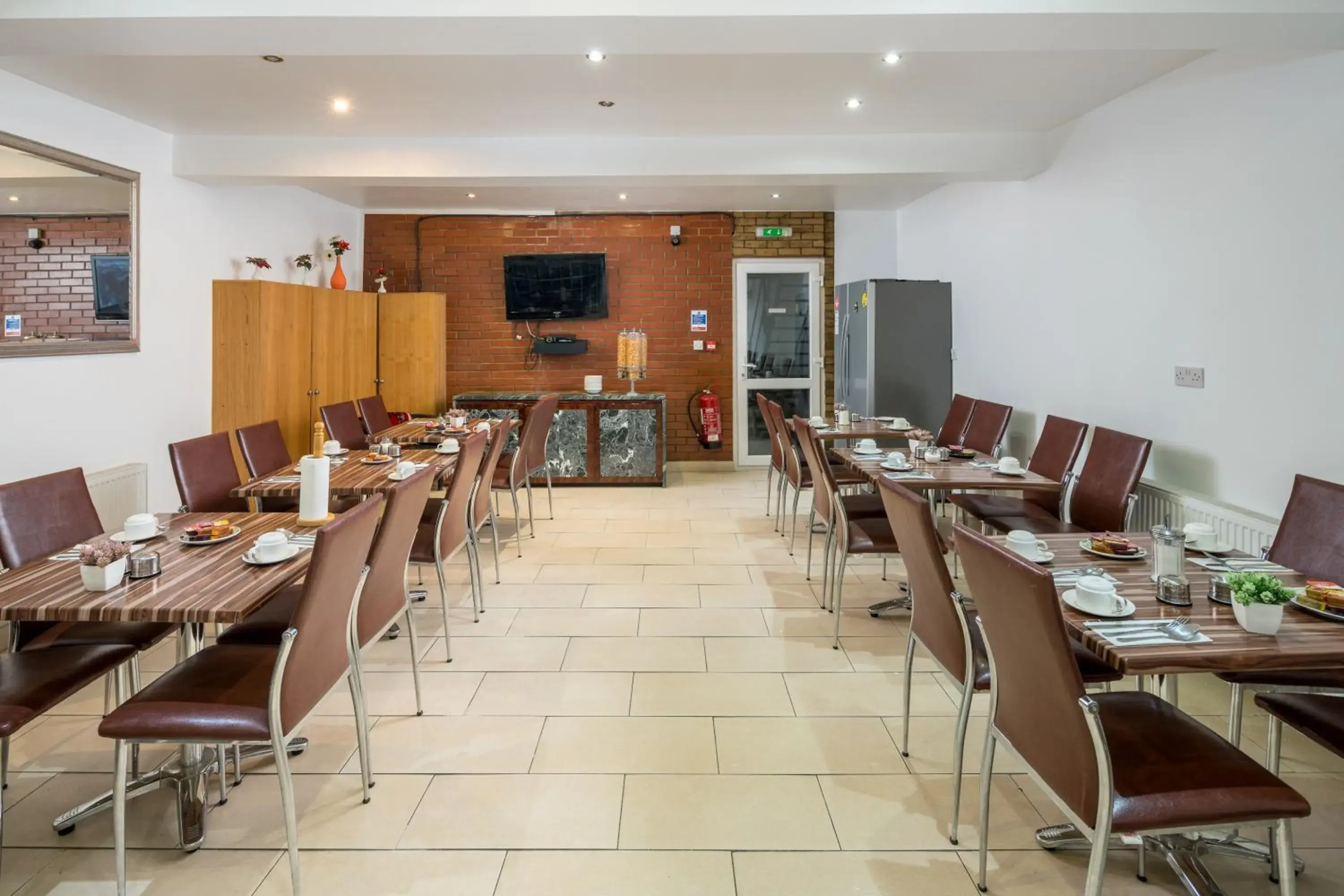 Restaurant/Places to Eat in OYO Abbey Hotel, London Shepherd's Bush Market