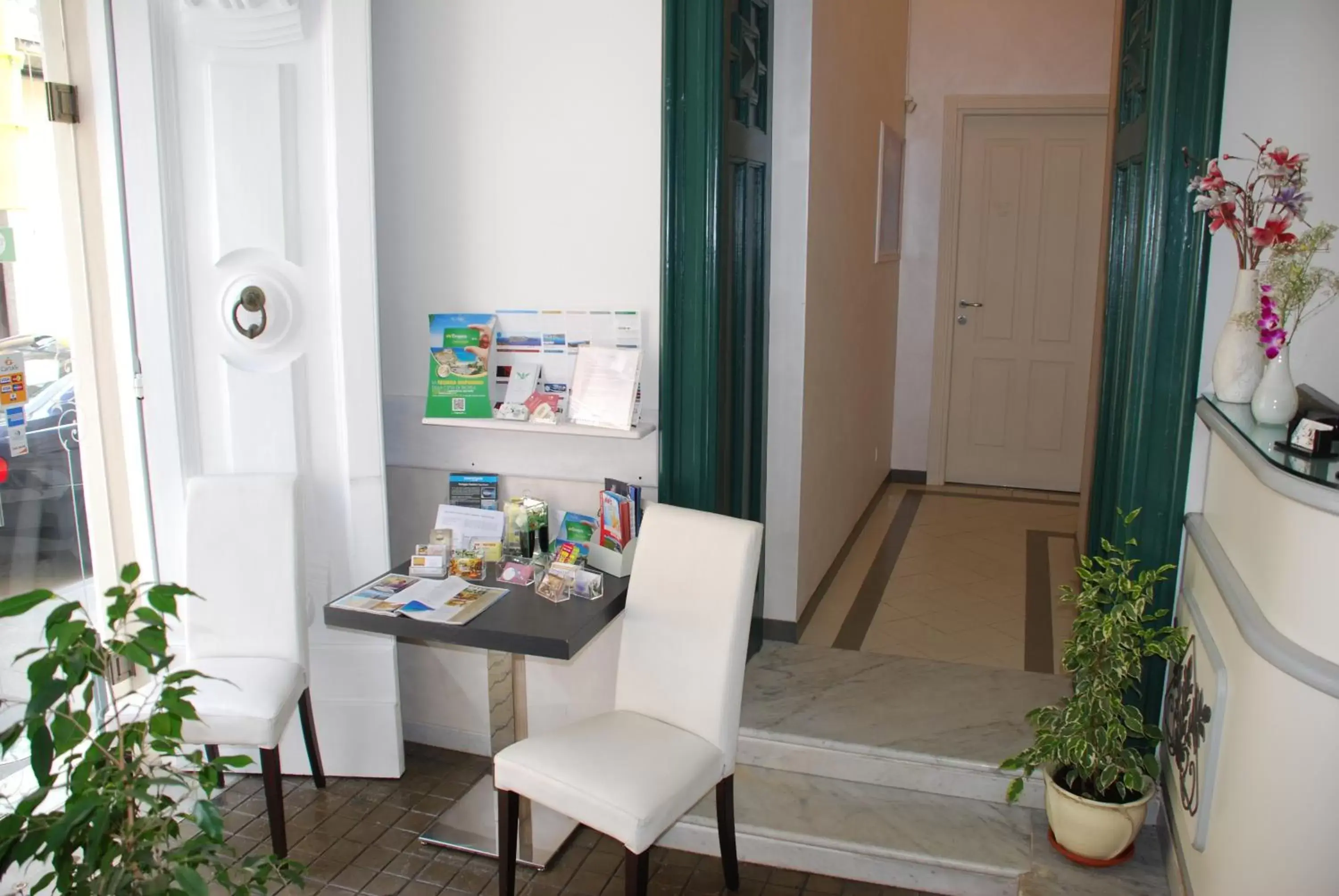 Lobby or reception, Dining Area in Villa Vittoria Tropea B&B