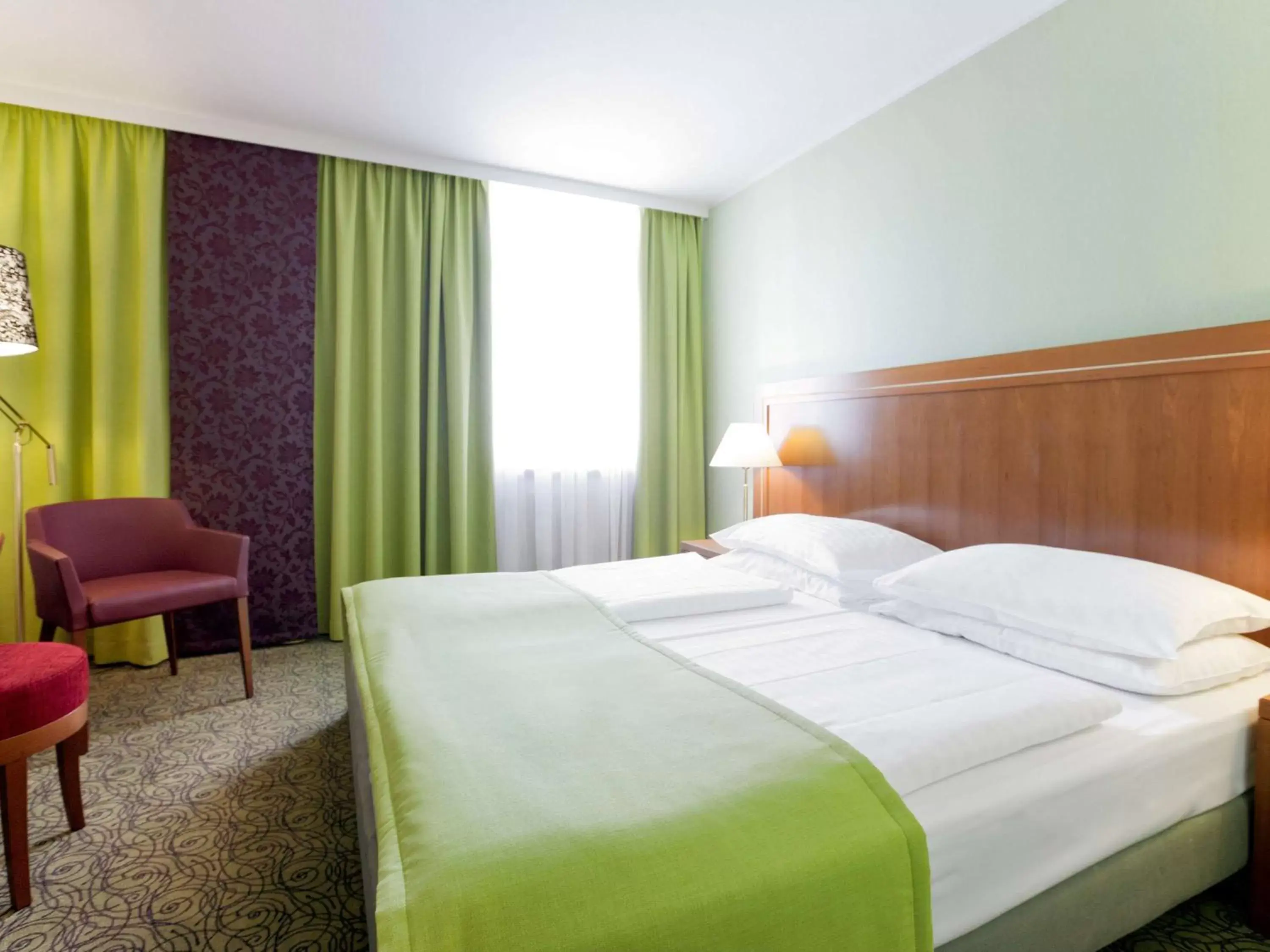 Photo of the whole room, Bed in Hotel Mercure Wien Westbahnhof