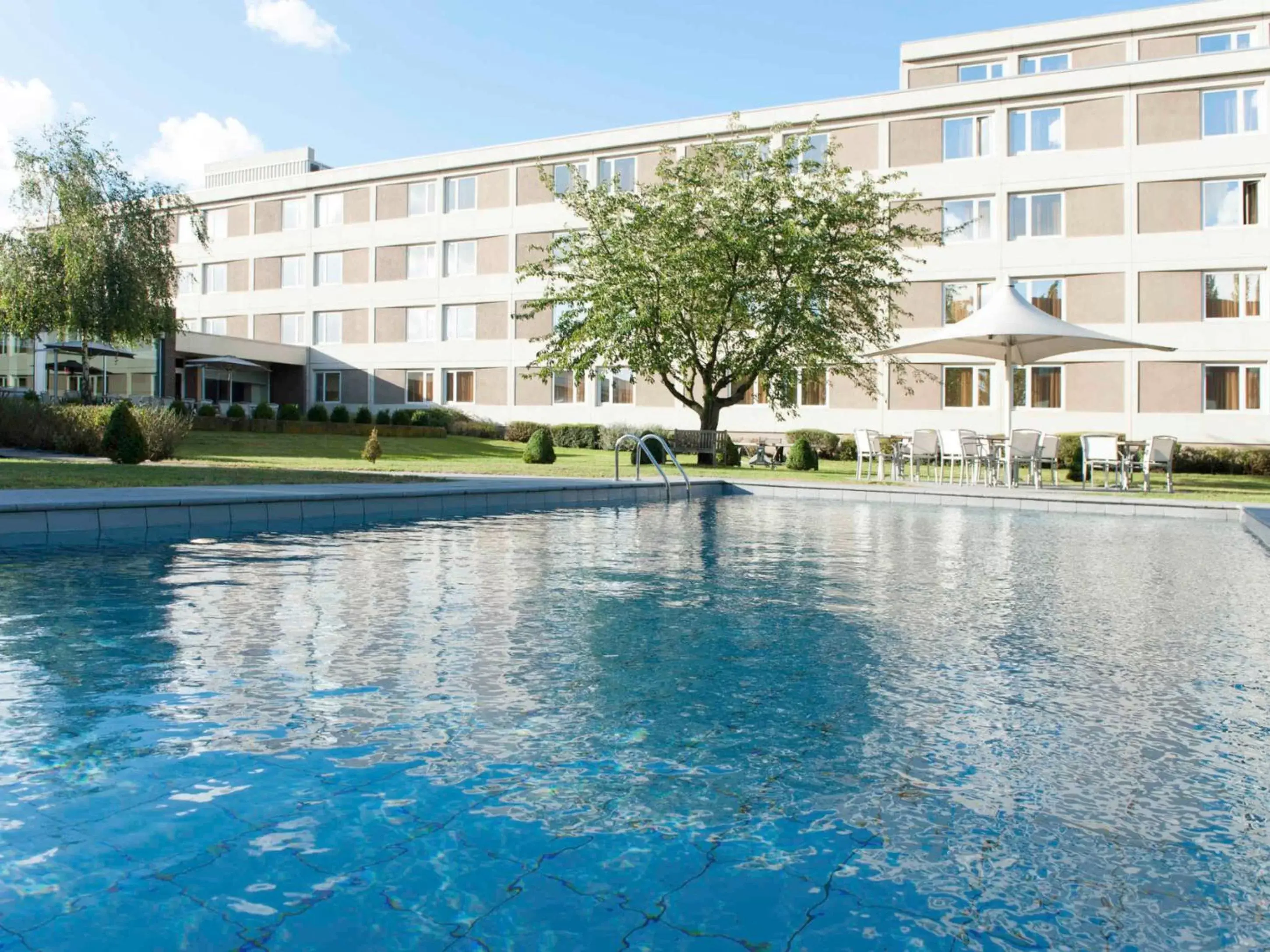 Pool view, Property Building in Novotel Antwerpen