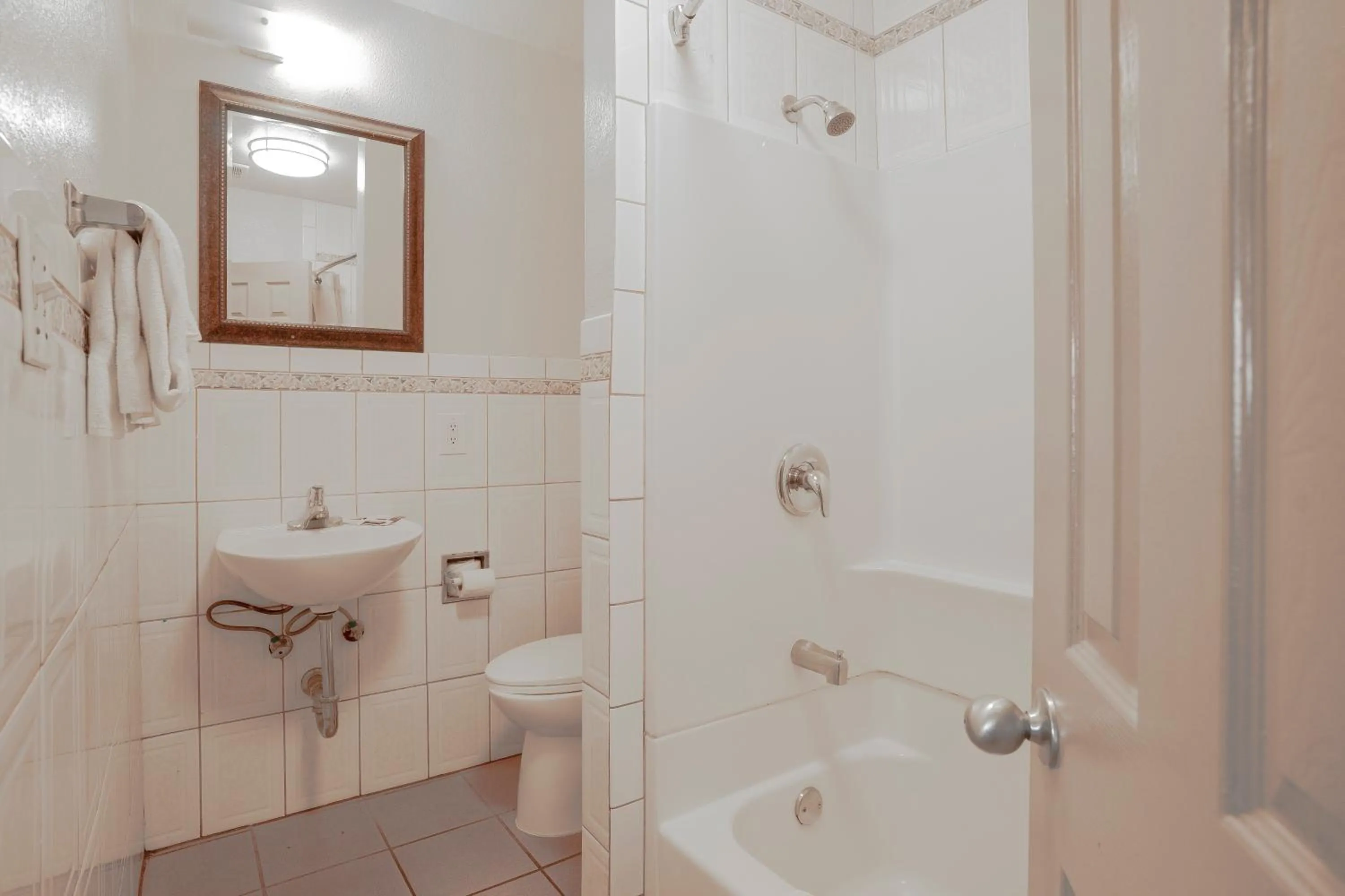 Bathroom in Economy Inn Hollywood