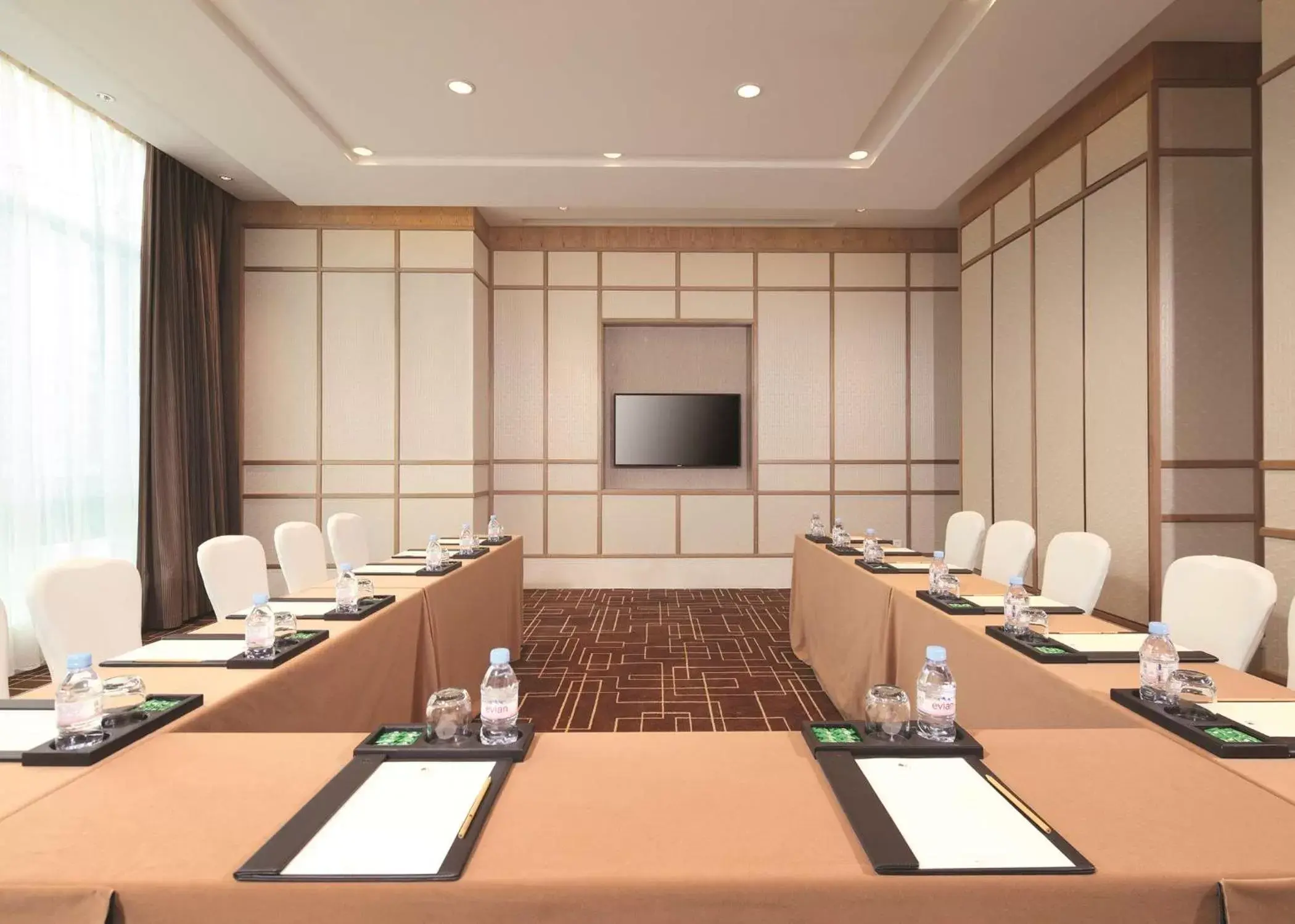 Meeting/conference room in DoubleTree by Hilton Guangzhou - Closed to Sun Yat-sen Memorial Hall and Beijing Road Pedestrian Street