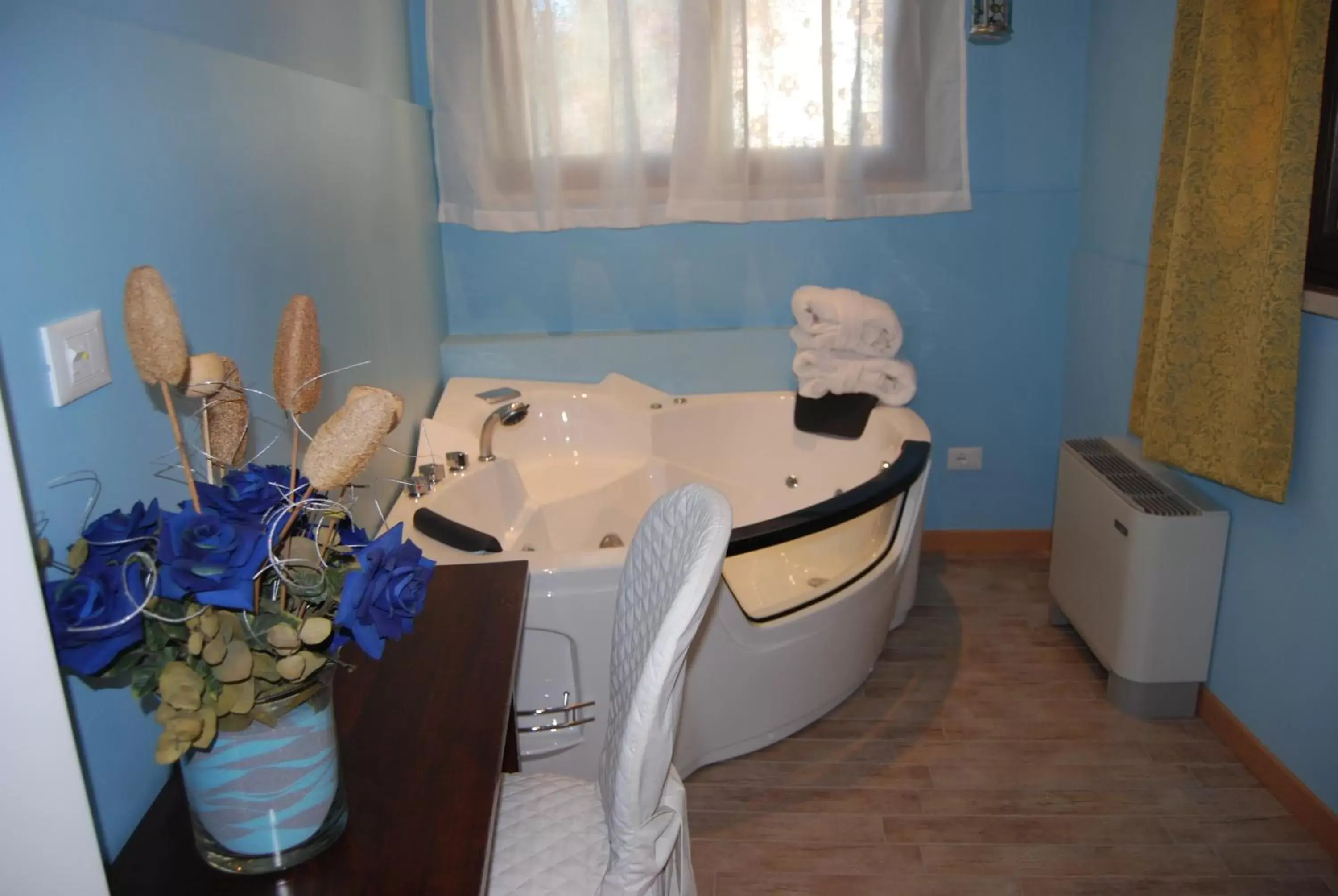 Hot Tub, Bathroom in Garda Sol SPA Hotel & Appartamenti