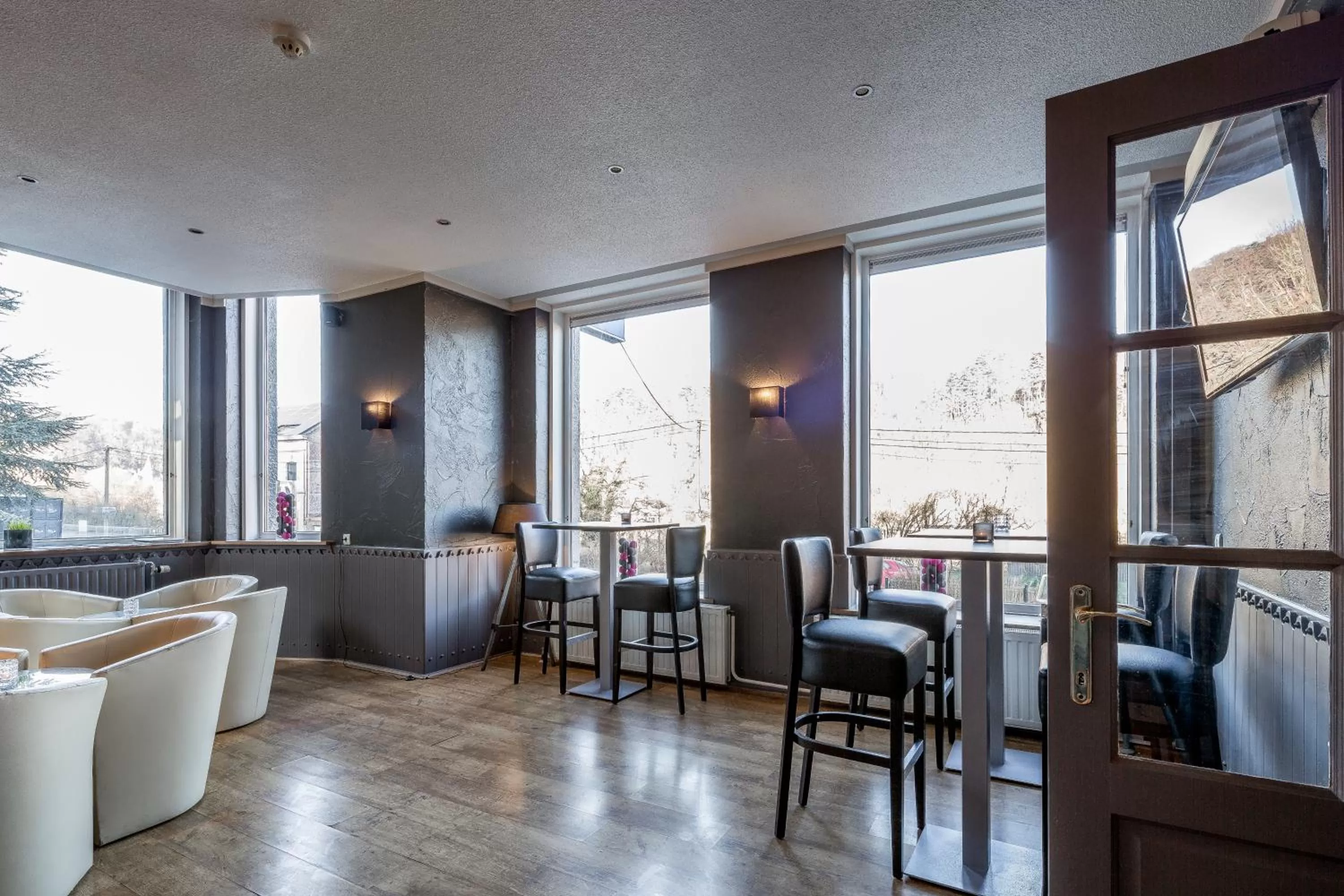 Restaurant/places to eat in New Hotel de Lives