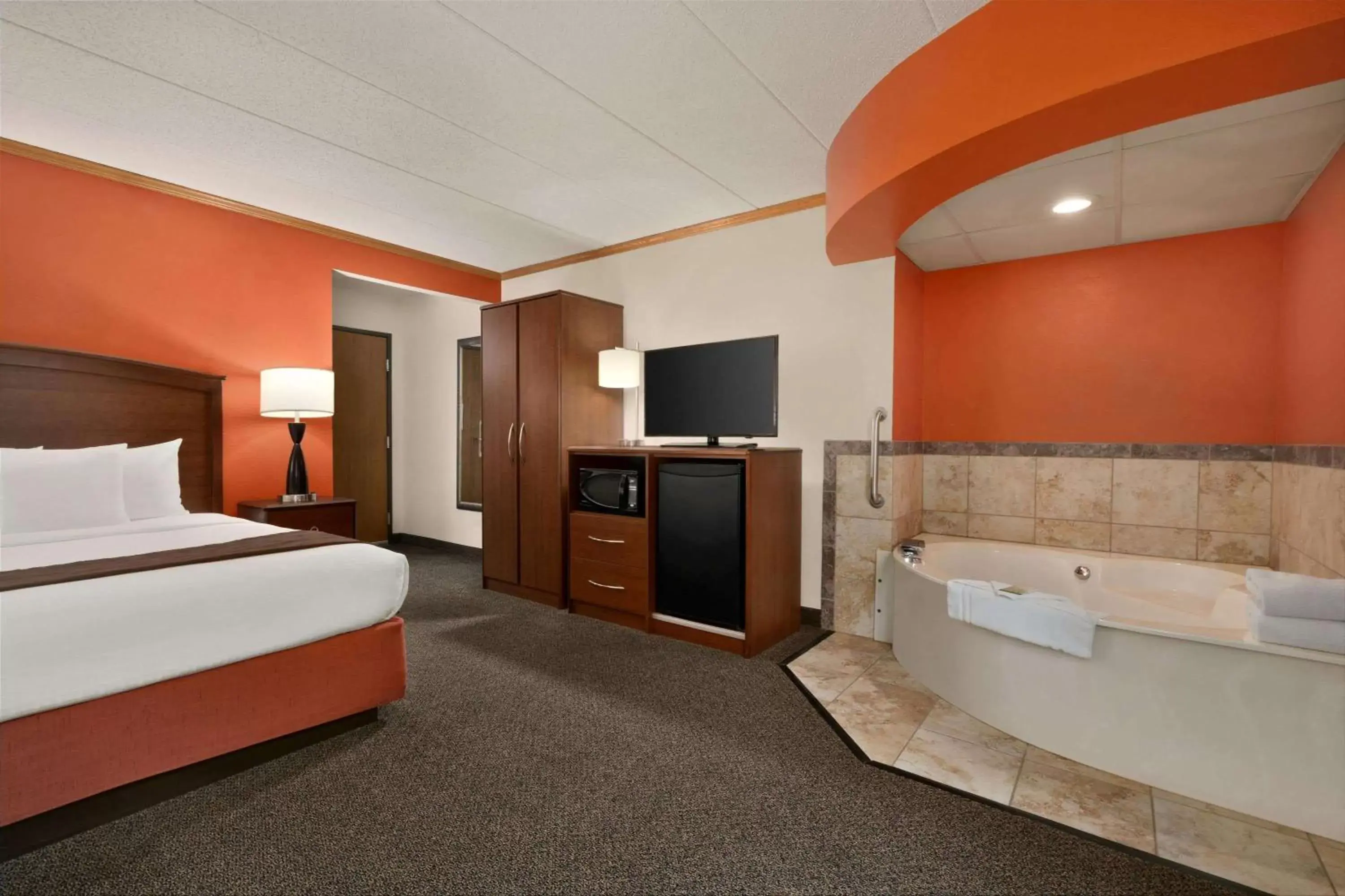 Photo of the whole room in AmericInn by Wyndham Virginia