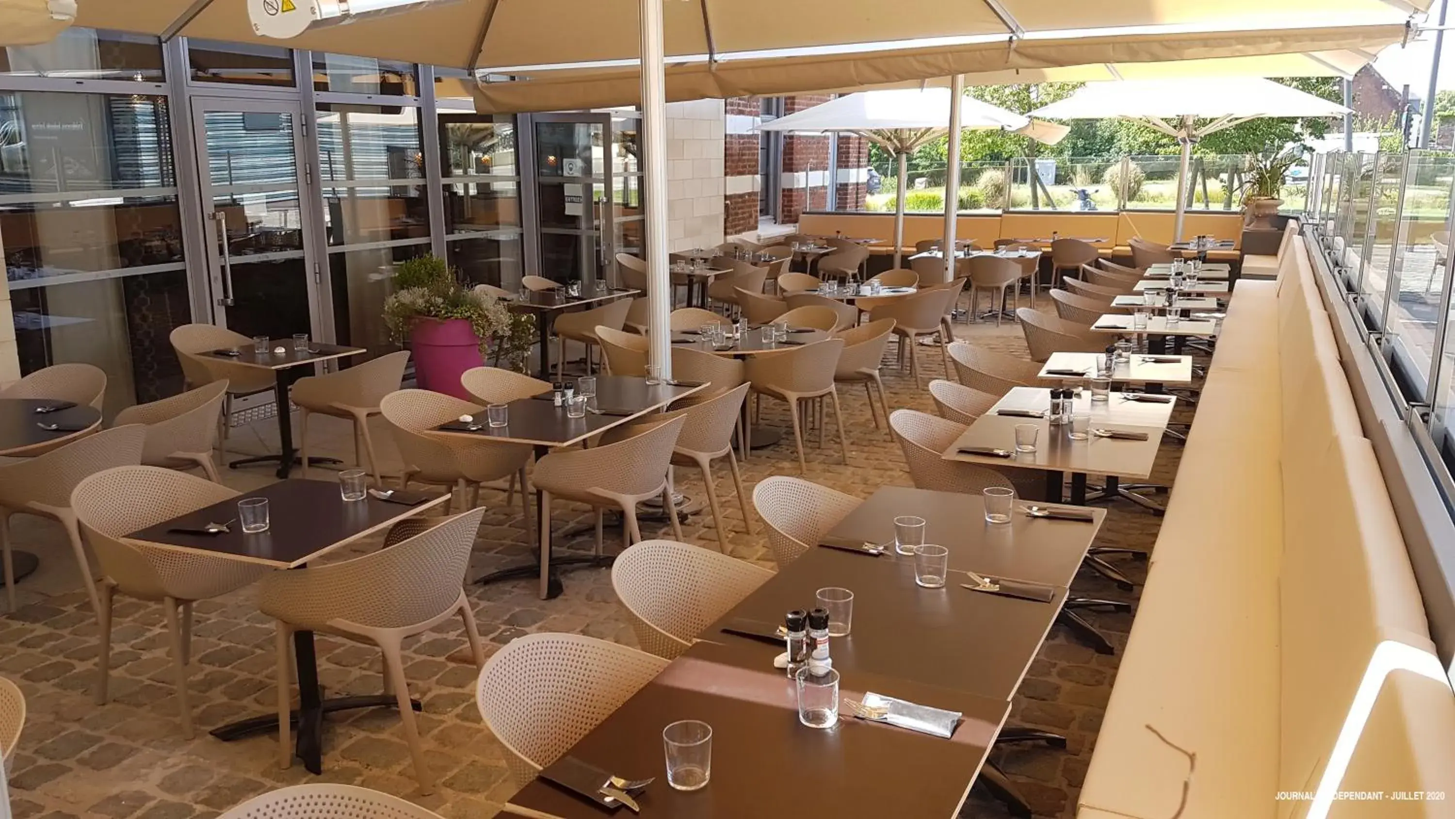Patio, Restaurant/Places to Eat in Chic'o Rail