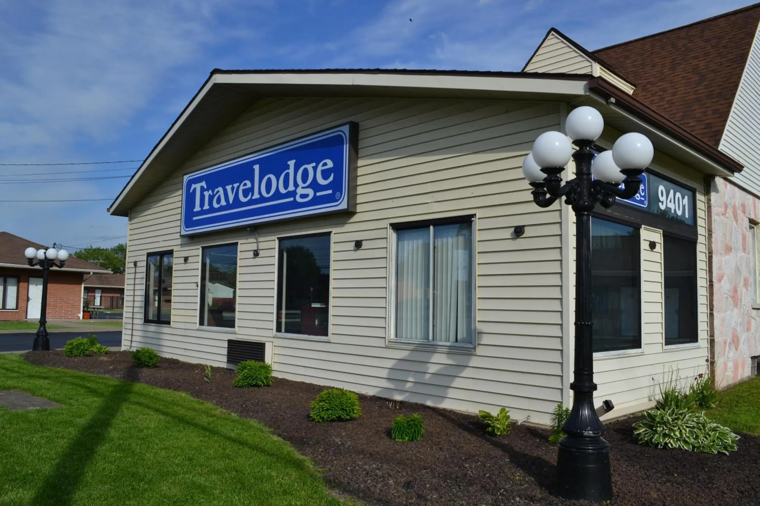 Street view, Property Building in Travelodge by Wyndham Niagara Falls