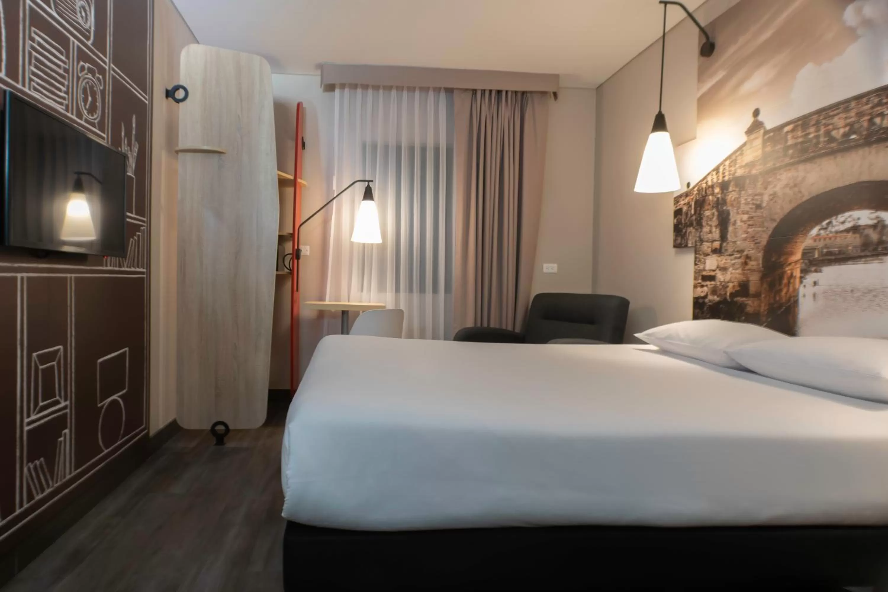 Photo of the whole room, Bed in ibis Chia