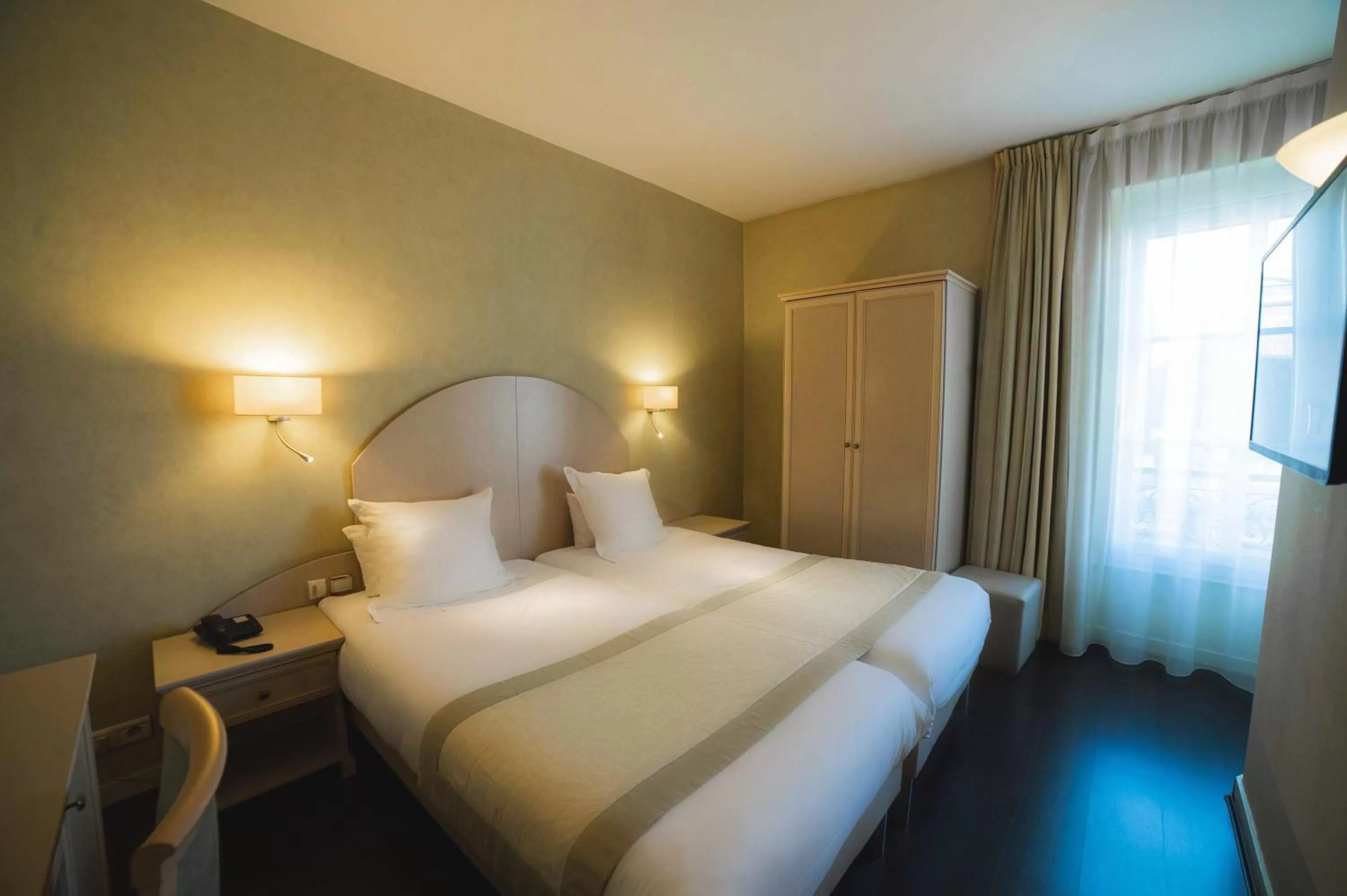 Standard Twin Room in Logis Hotel Darcy Dijon Centre