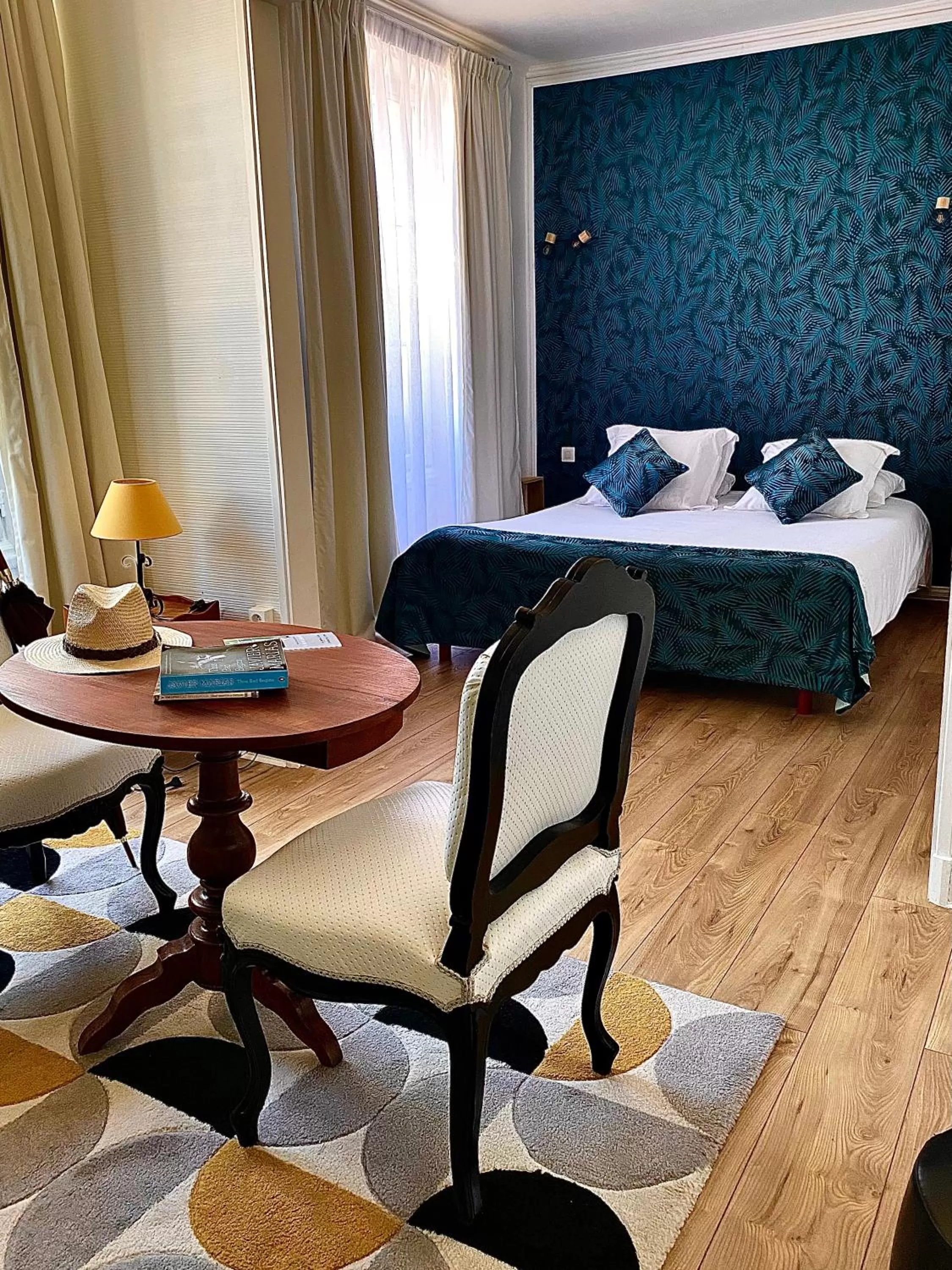 Bed in Hôtel Le Plantagenet