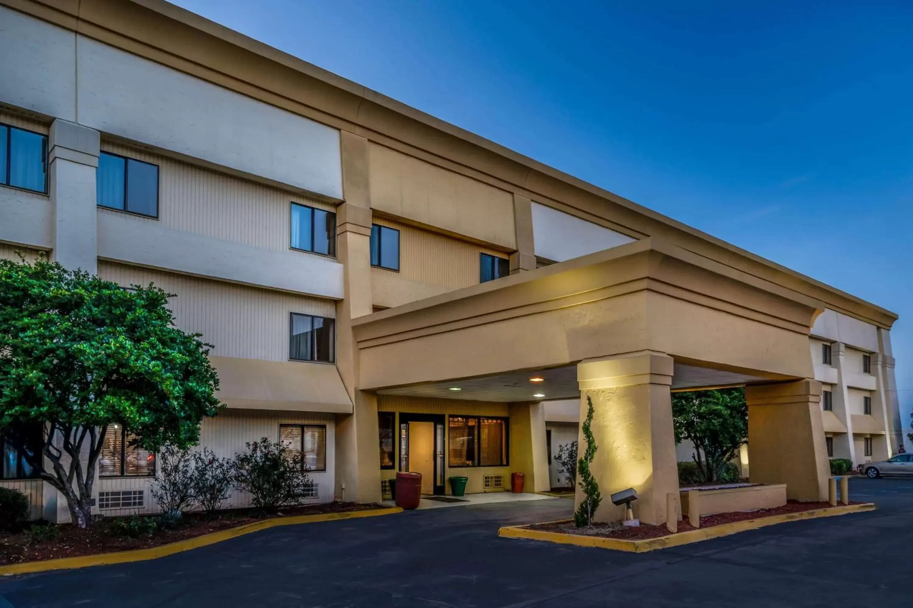 Property Building in La Quinta Inn & Suites by Wyndham Meridian