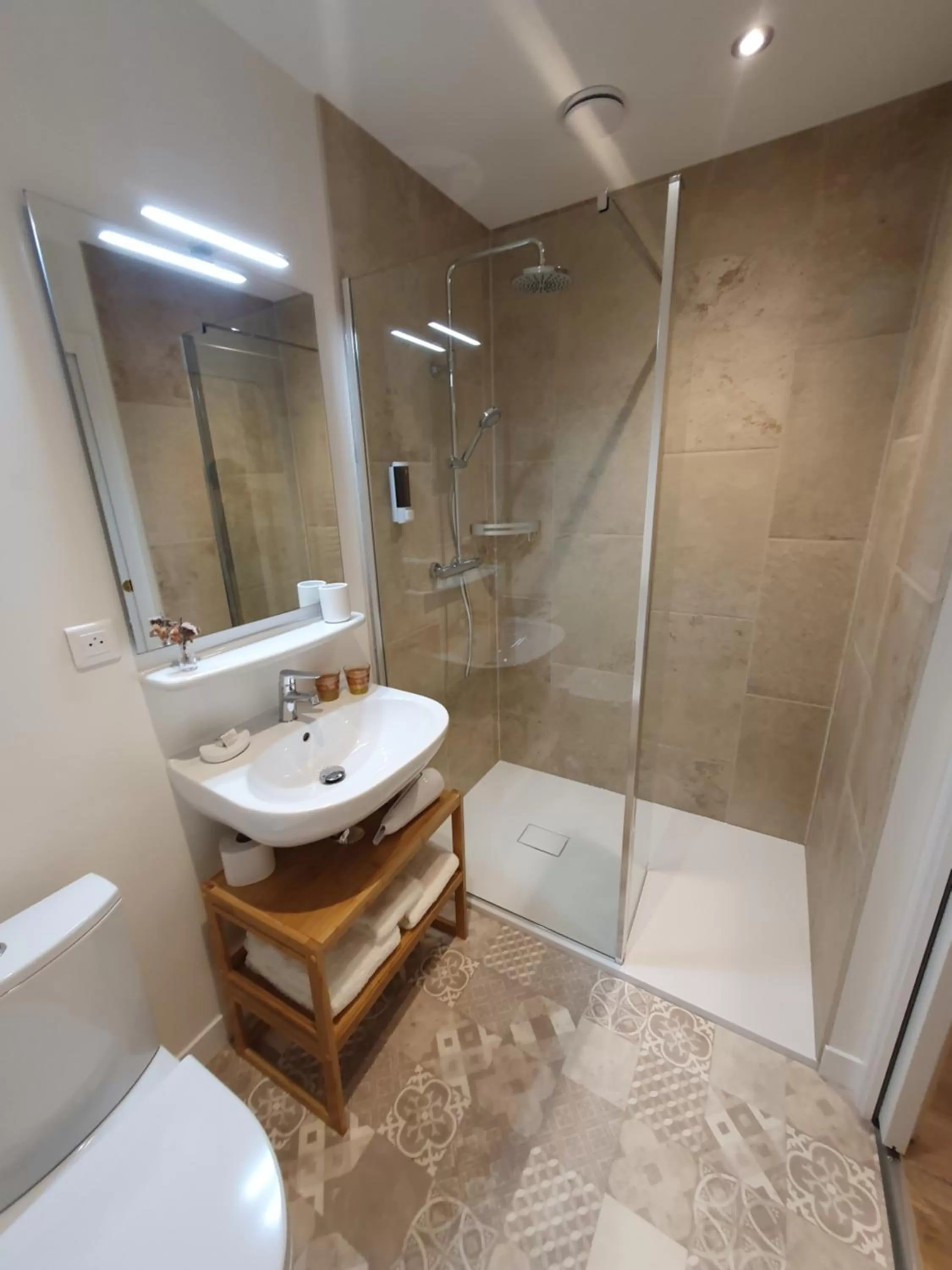 Bathroom in Le Rodin Bazas