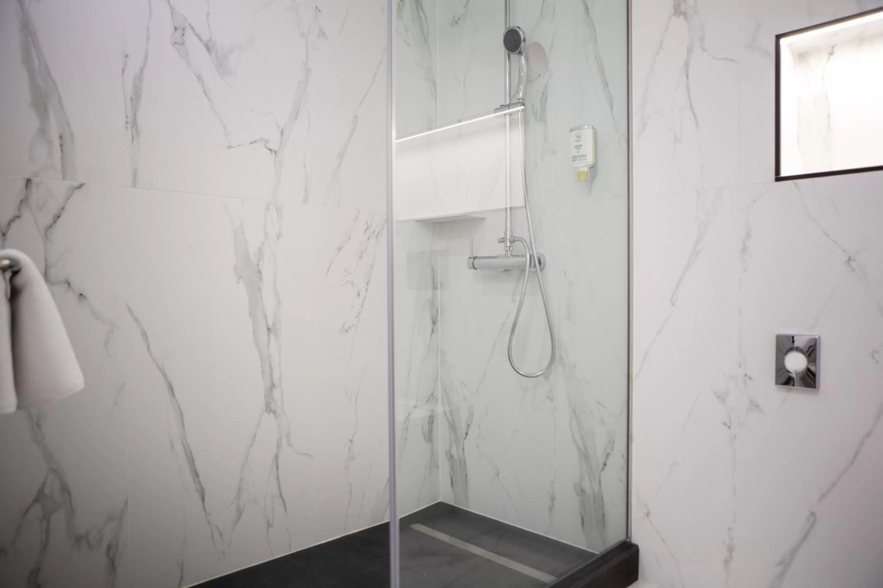 Bathroom in Riu Plaza España