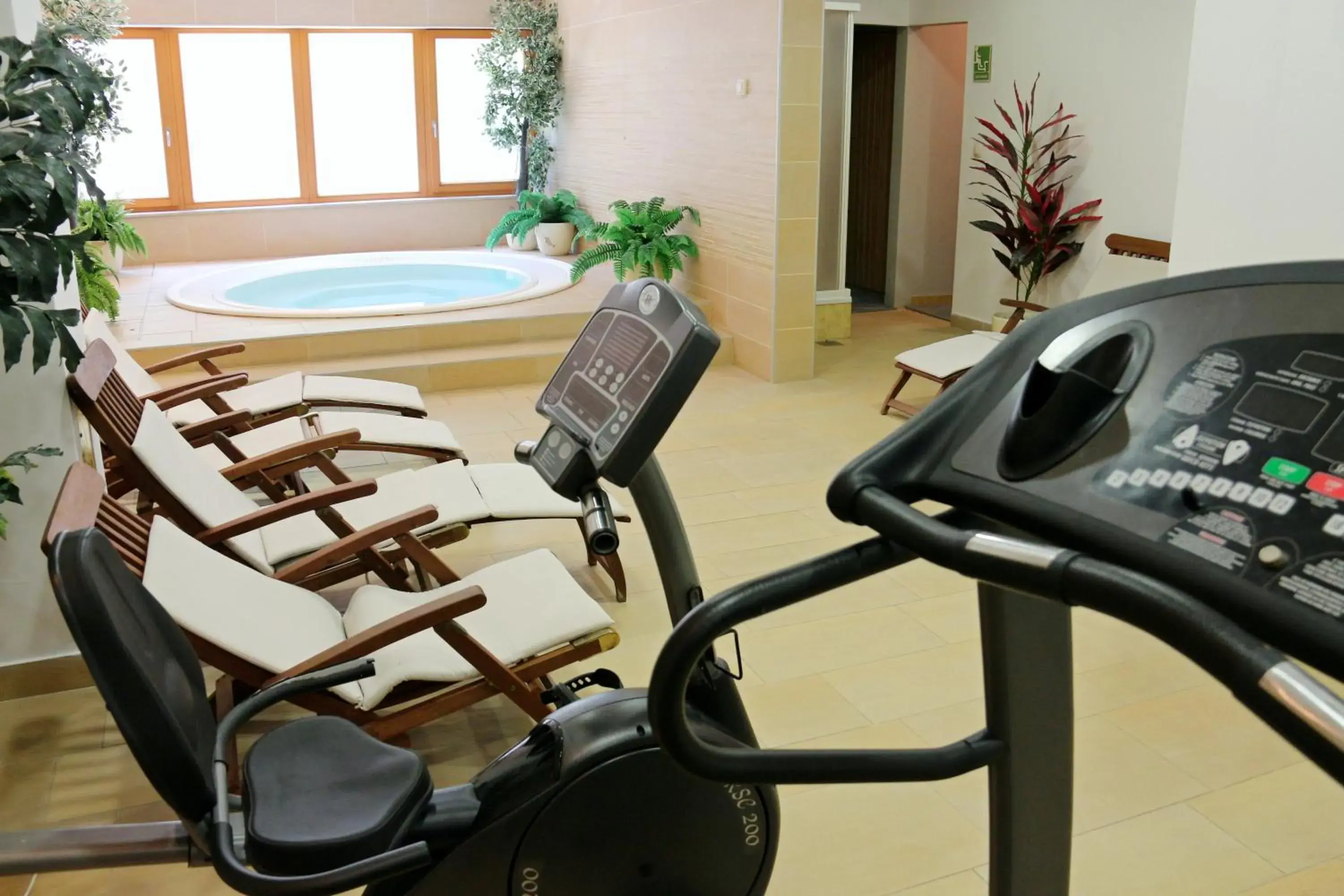 Hot Tub, Fitness Center/Facilities in Aparthotel Snjezna Kraljica