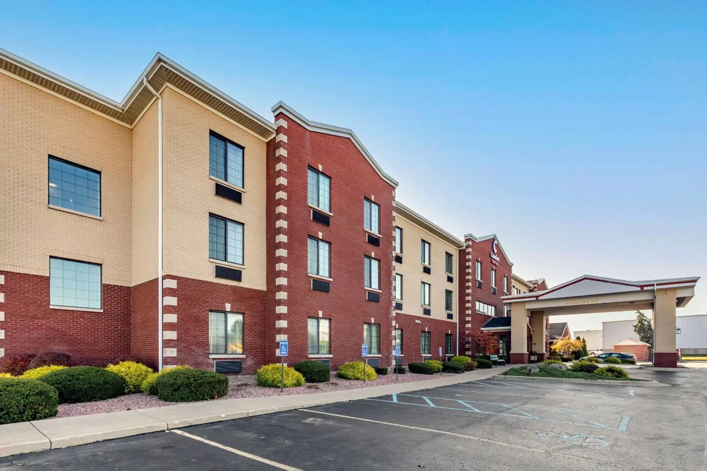 Property Building in Comfort Suites Grand Rapids South