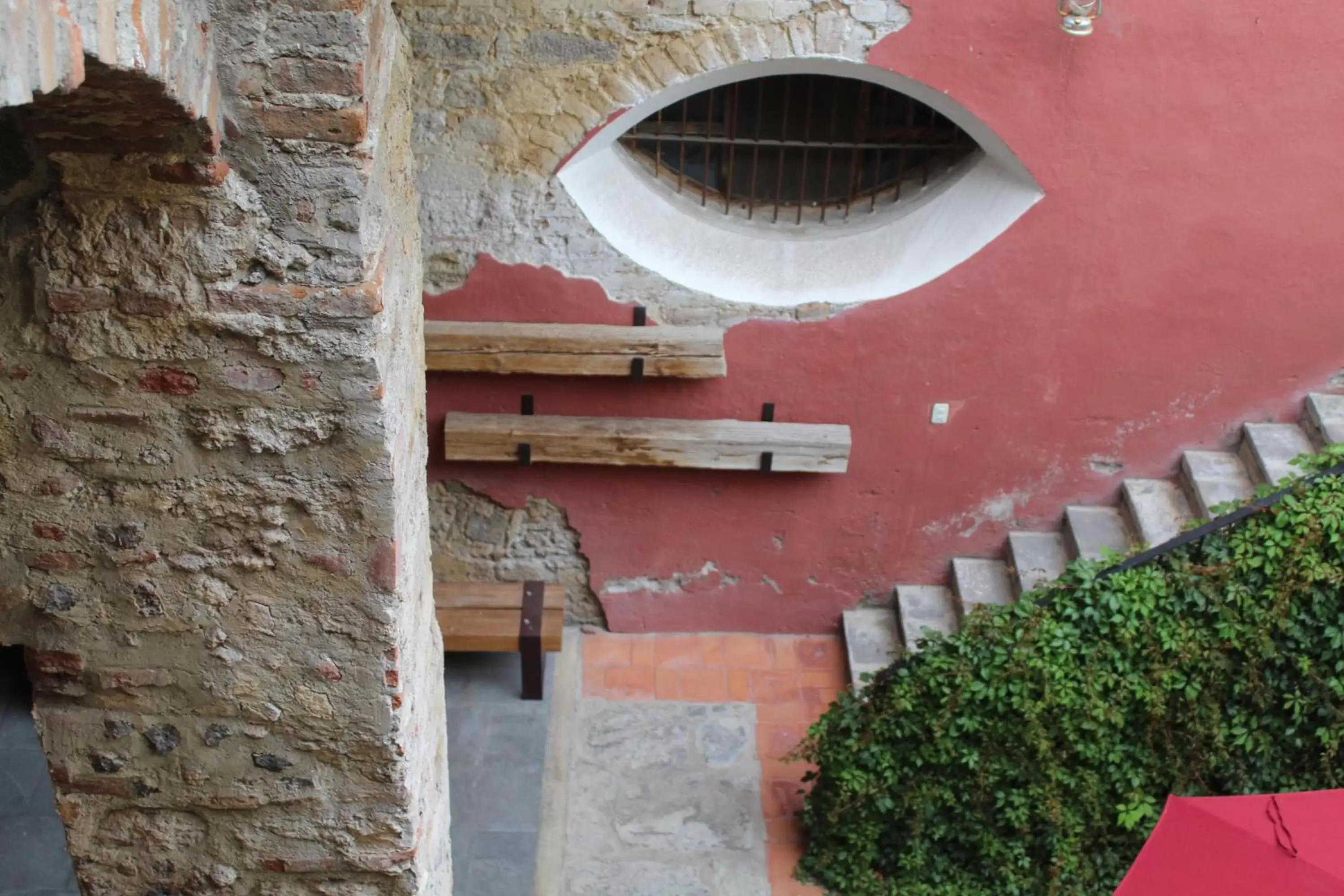 Facade/entrance in Hotel el Descanso Barrio del Artista