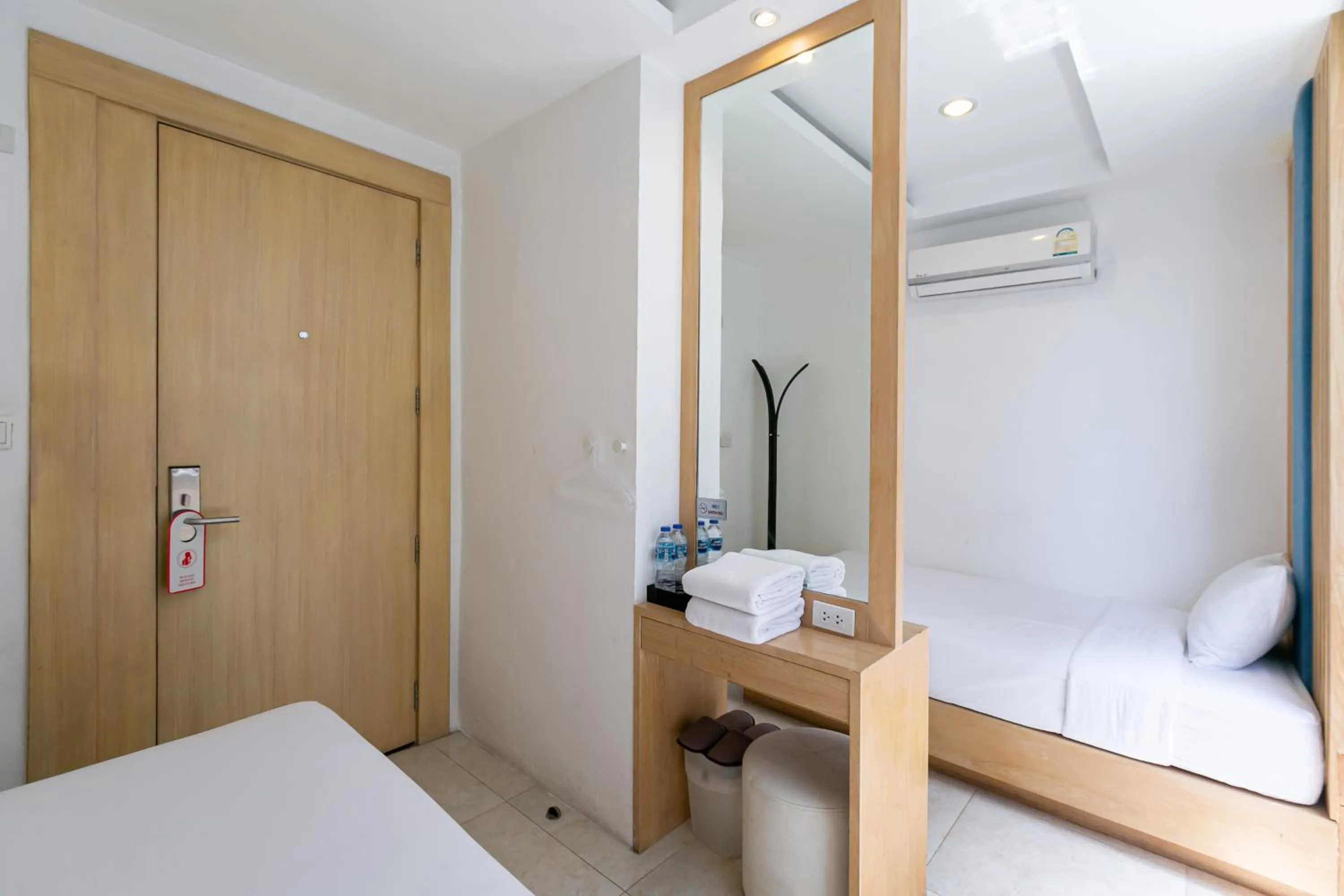 Bedroom, Bed in The Bedrooms Hostel Pattaya