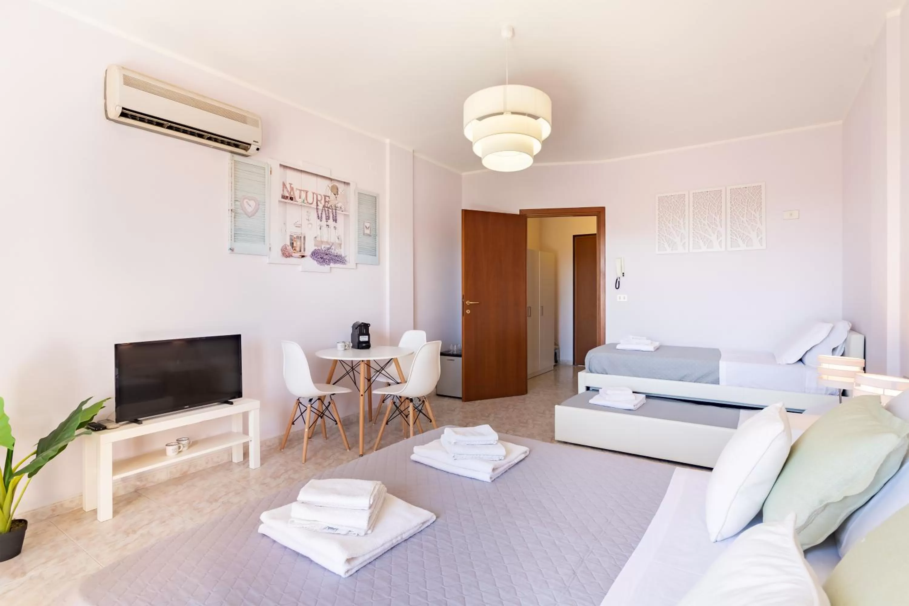 TV and multimedia, Bed in Residenze Su Planu