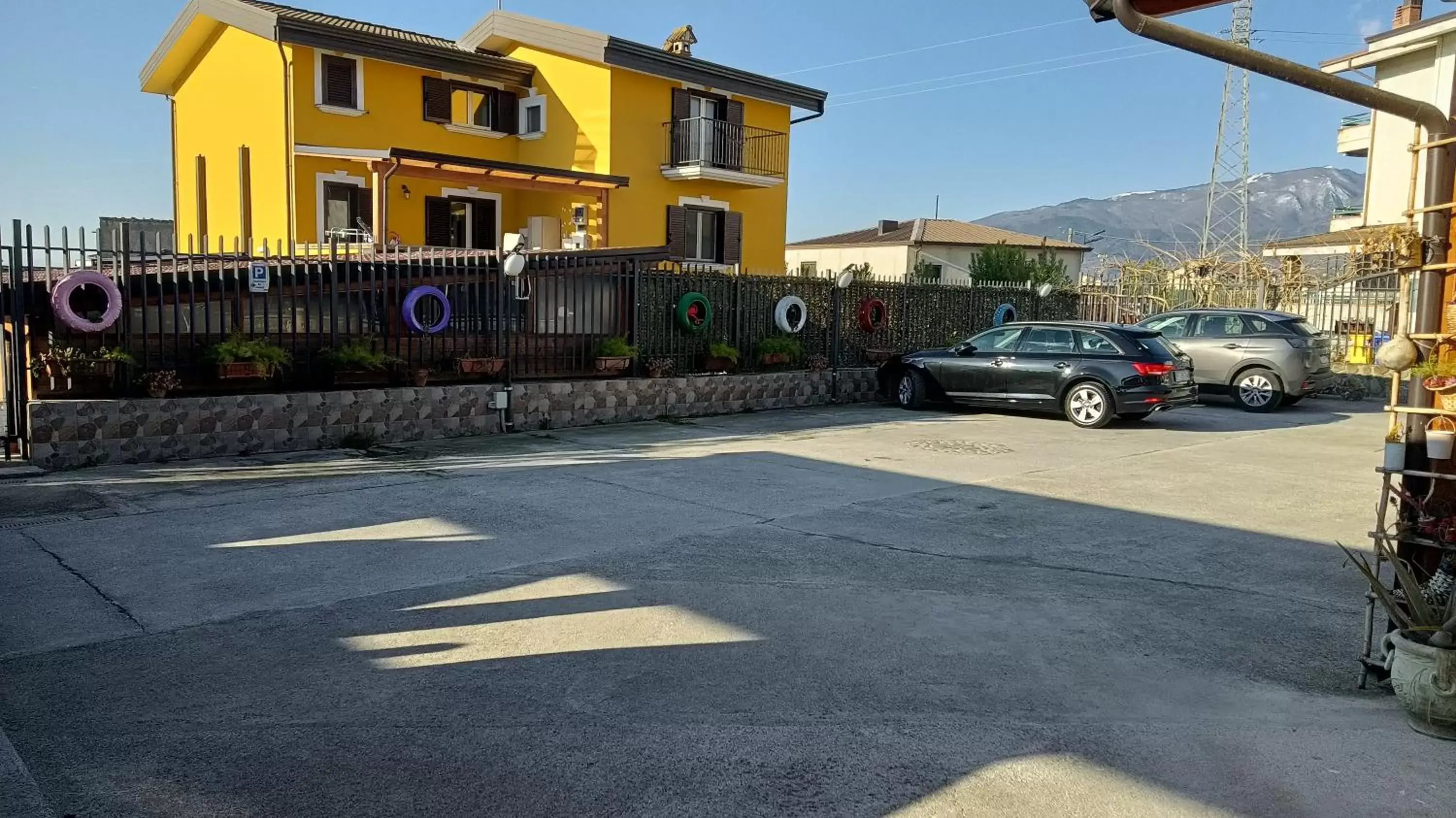 Parking, Property Building in Il Laghetto