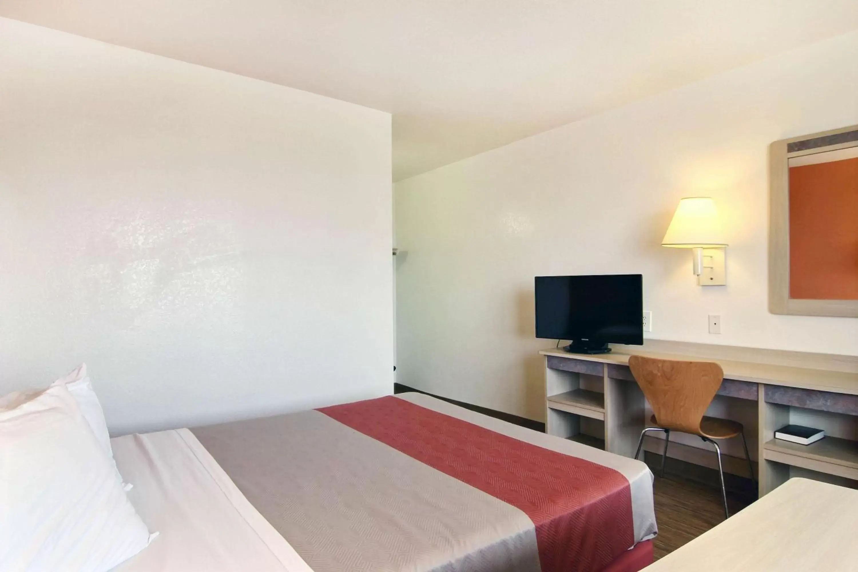 Bedroom, Bed in Motel 6-Fort Stockton, TX