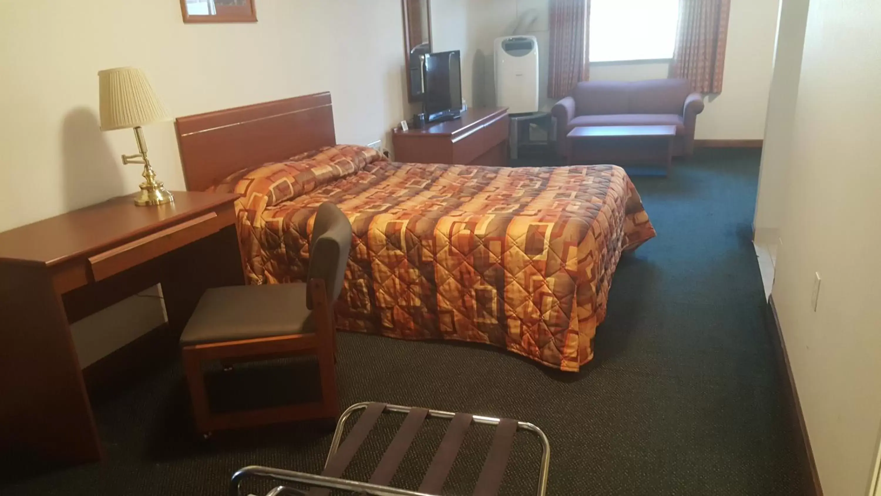 Bed in Express Inn & Suites Eugene