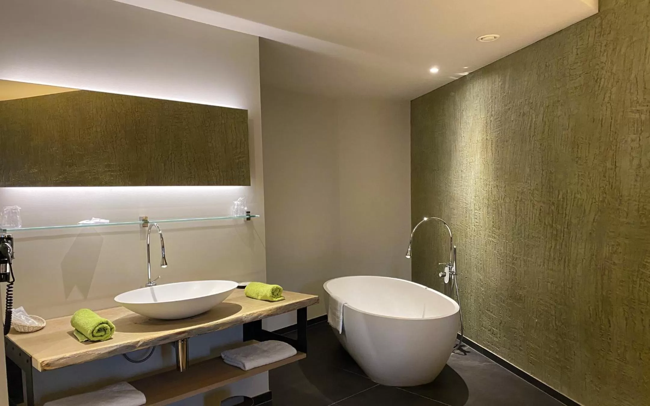 Bathroom in Hôtel WELLNESS EAU DE ROCHE Durbuy