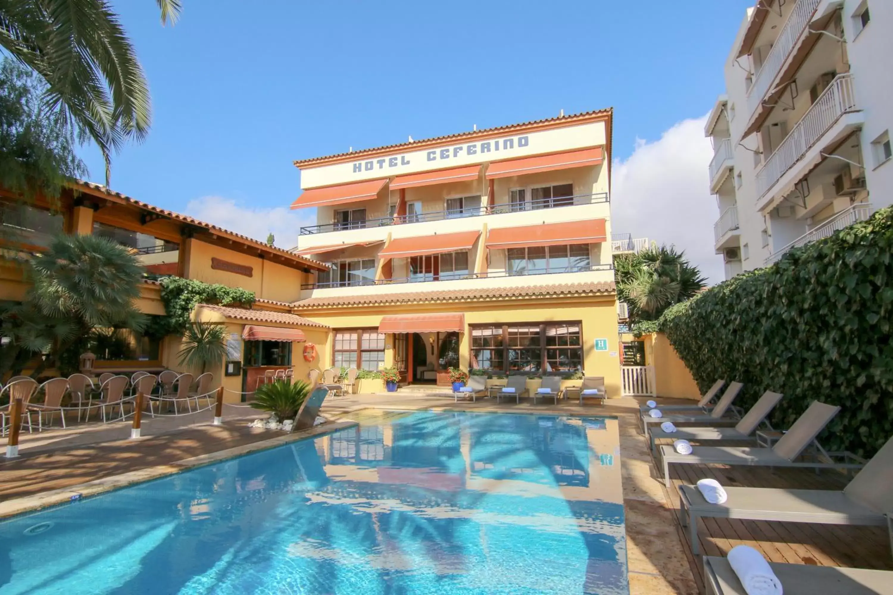 Swimming Pool in Hotel restaurant Ceferino