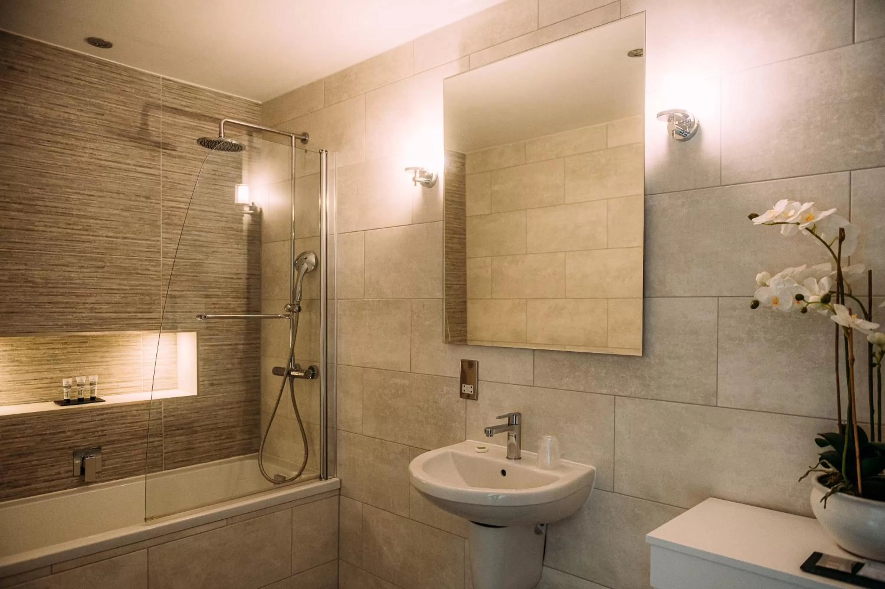 Bathroom in The Queens Hotel