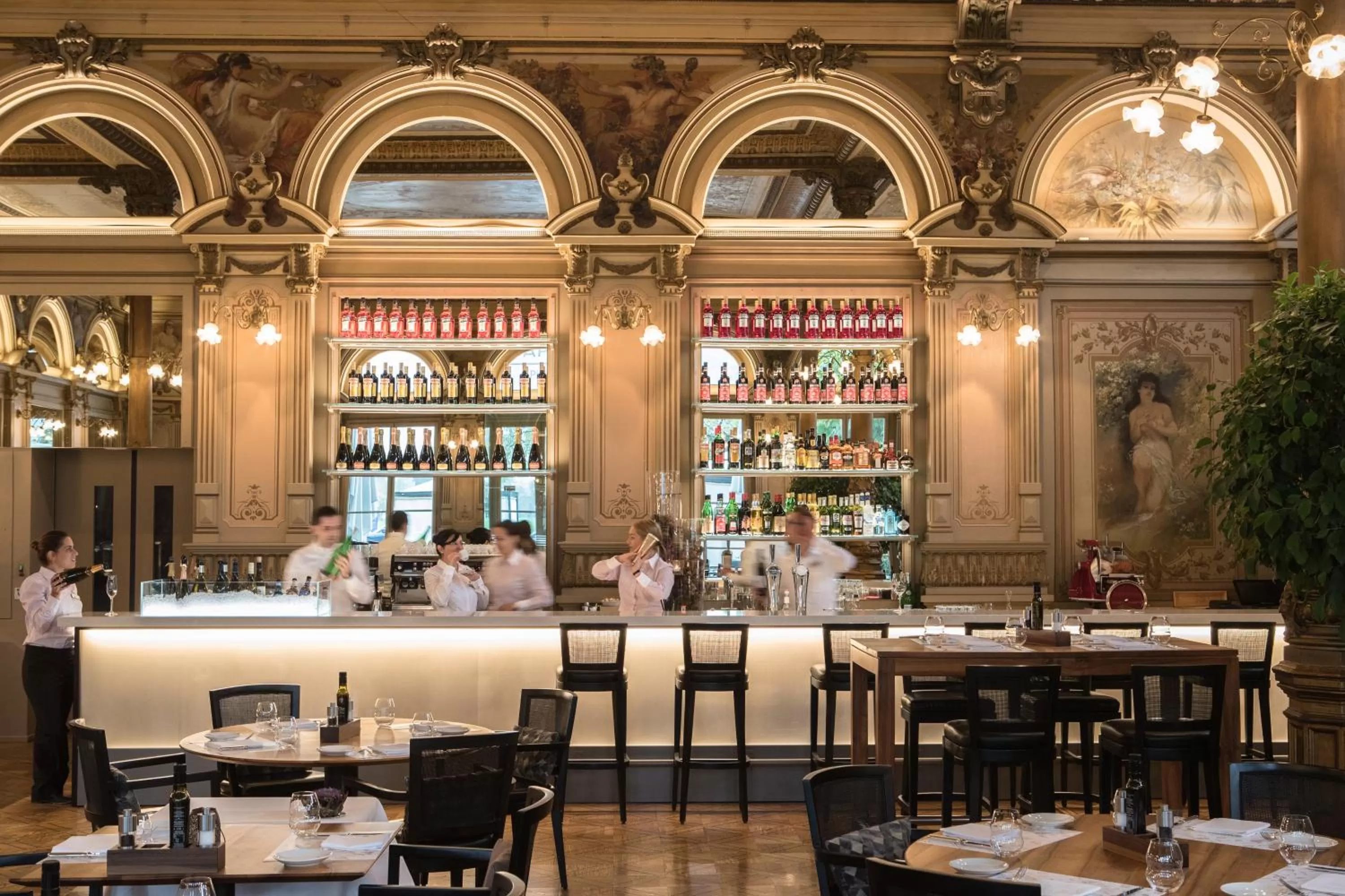 Restaurant/places to eat in Victoria Jungfrau Grand Hotel & Spa