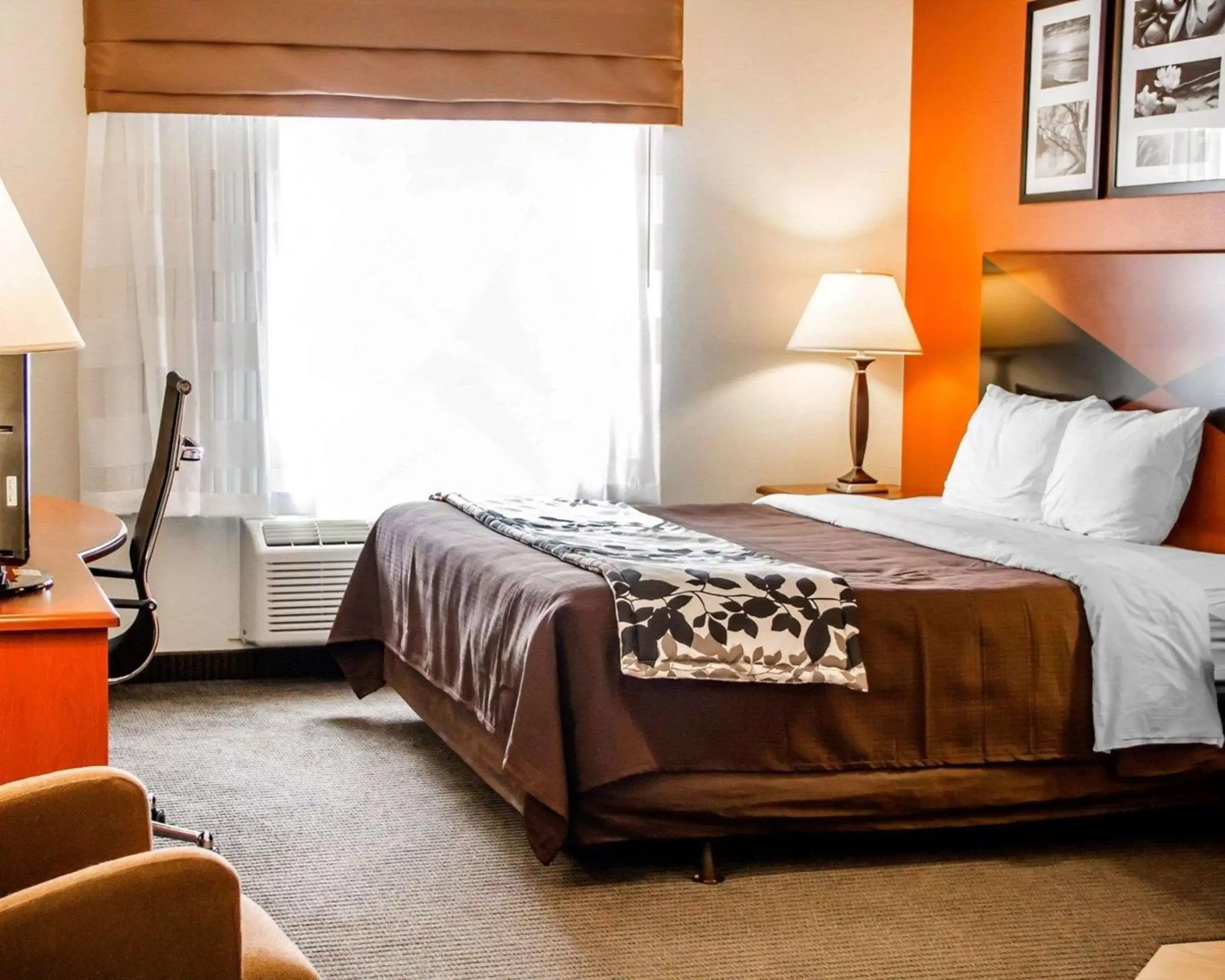 Photo of the whole room, Bed in Sleep Inn & Suites Oklahoma City Northwest