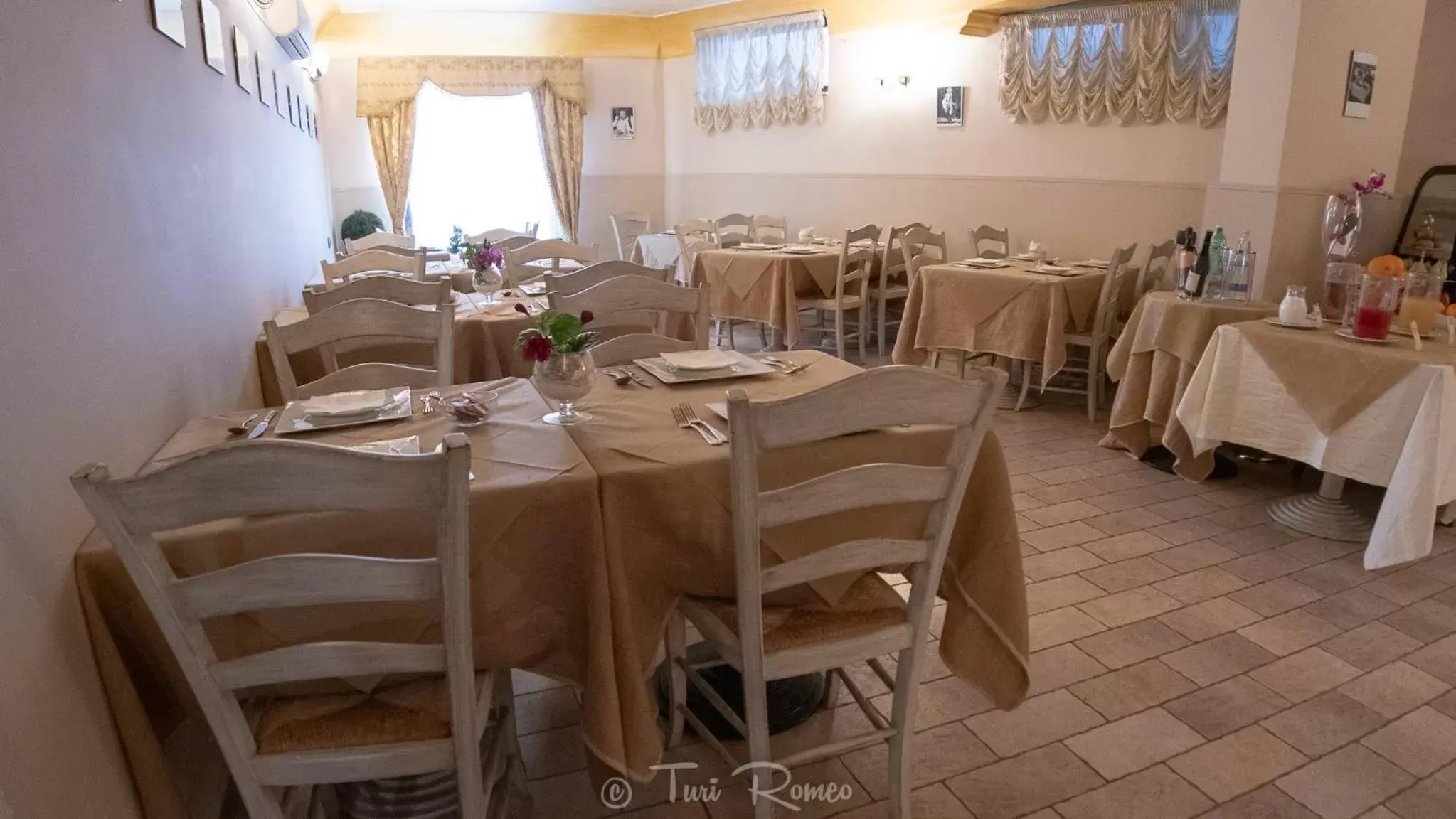 Restaurant/Places to Eat in La Dimora del Faro