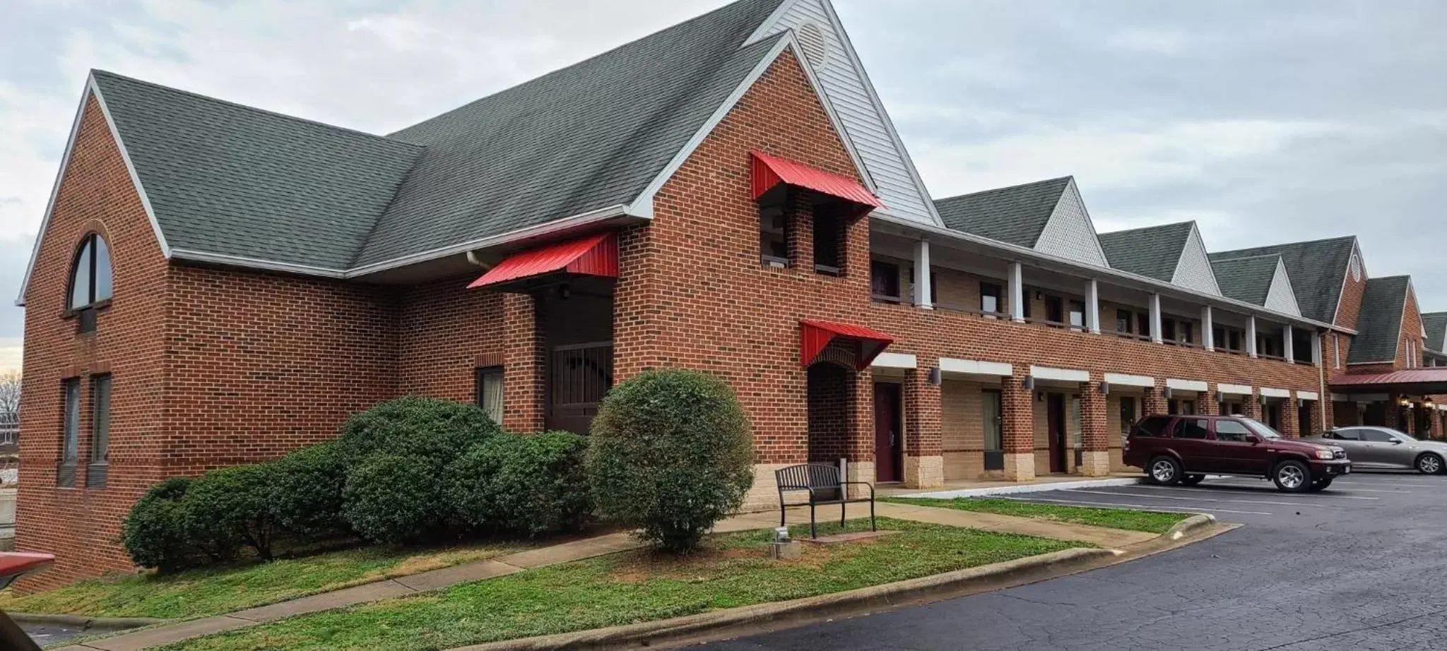 Property Building in Red Roof Inn & Suites Cornelius - Lake Norman