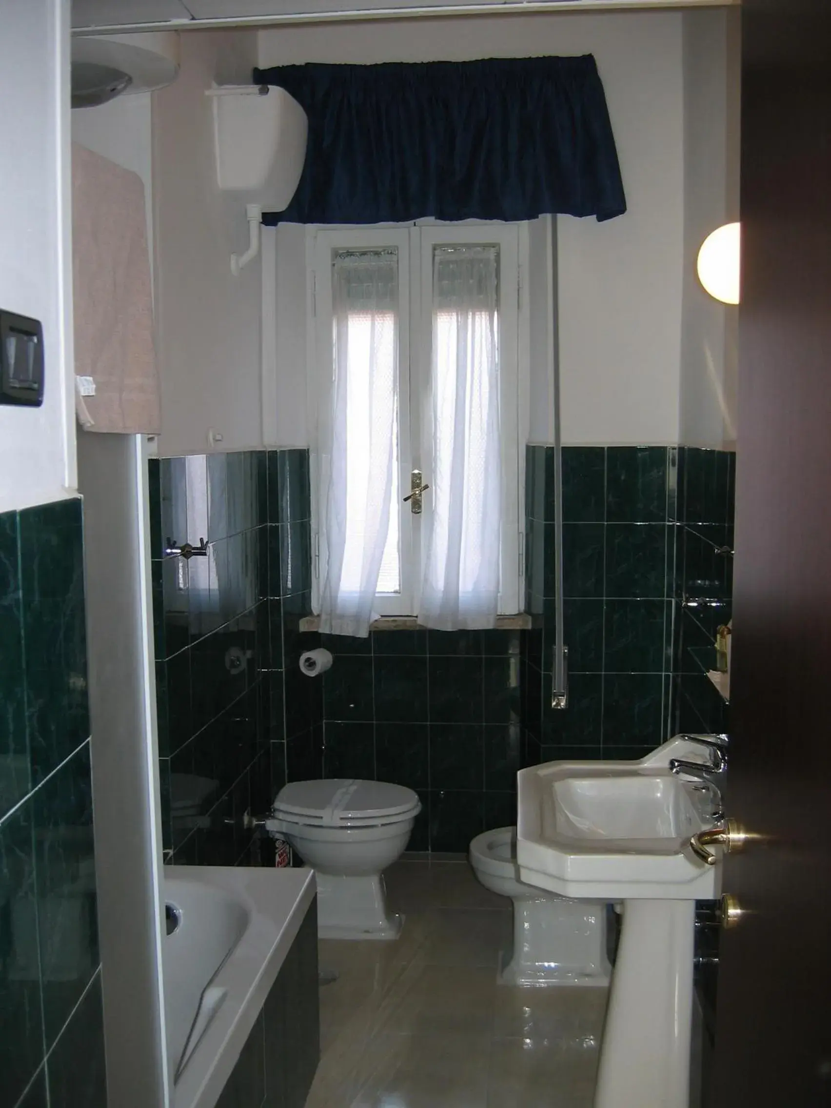 City view, Bathroom in Hotel Antico Acquedotto